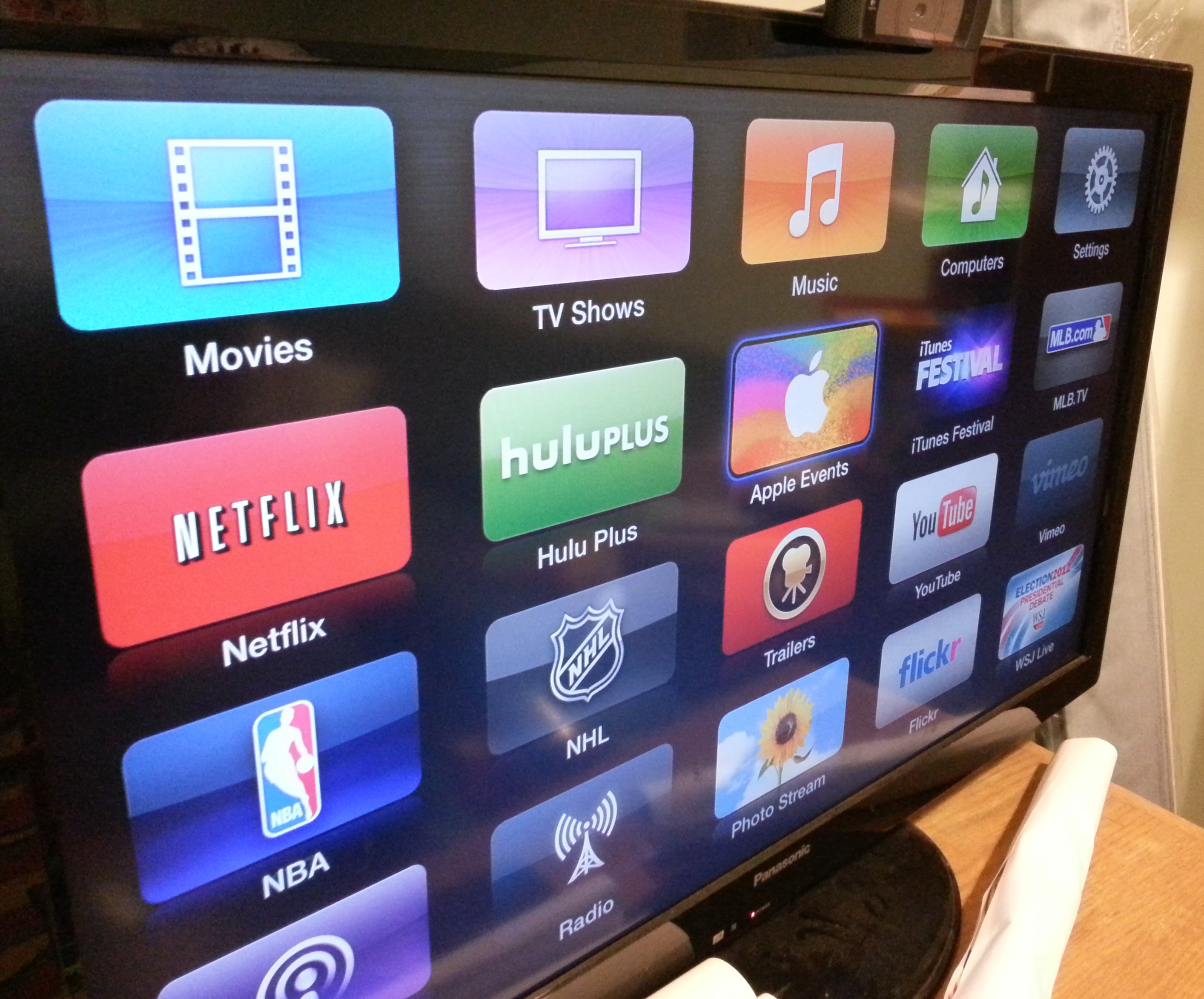 Apple live streaming todays iPad mini event on the Apple TV
