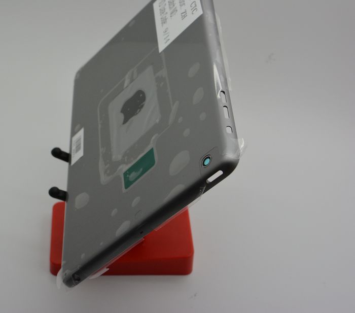Space Gray iPad mini 2 casing (via Sonny Dickson)