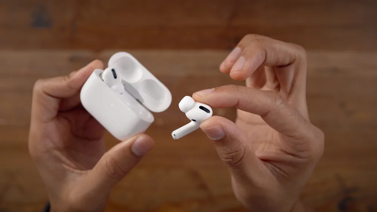 airpods pro 2 features charging