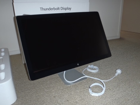 First Apple 27-inch Thunderbolt Cinema Displays begin arriving