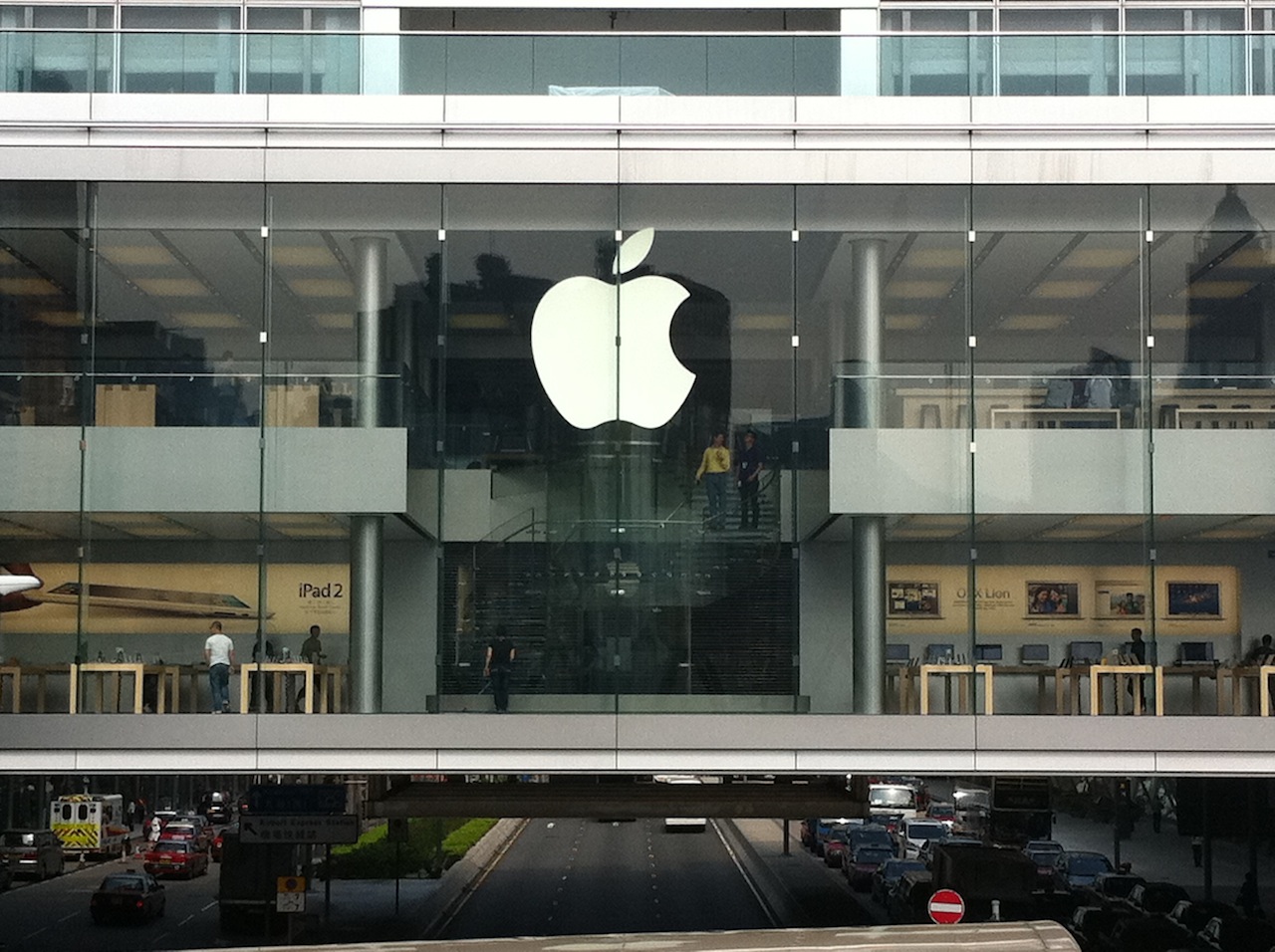 Curtains come off early at flagship Hong Kong Apple Store at IFC Center ...