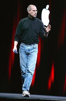  Steve Jobs wearing sneakers
