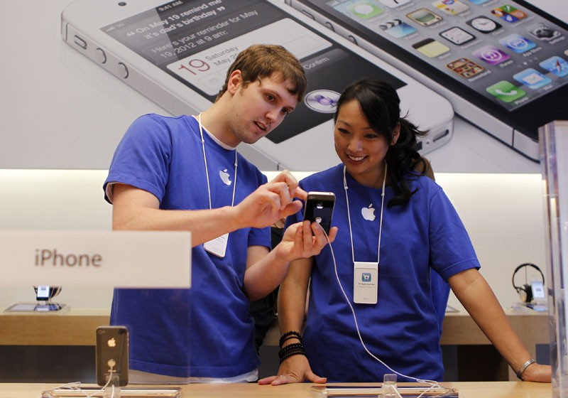 Apple's new retail chief announces three month advance on employee pay