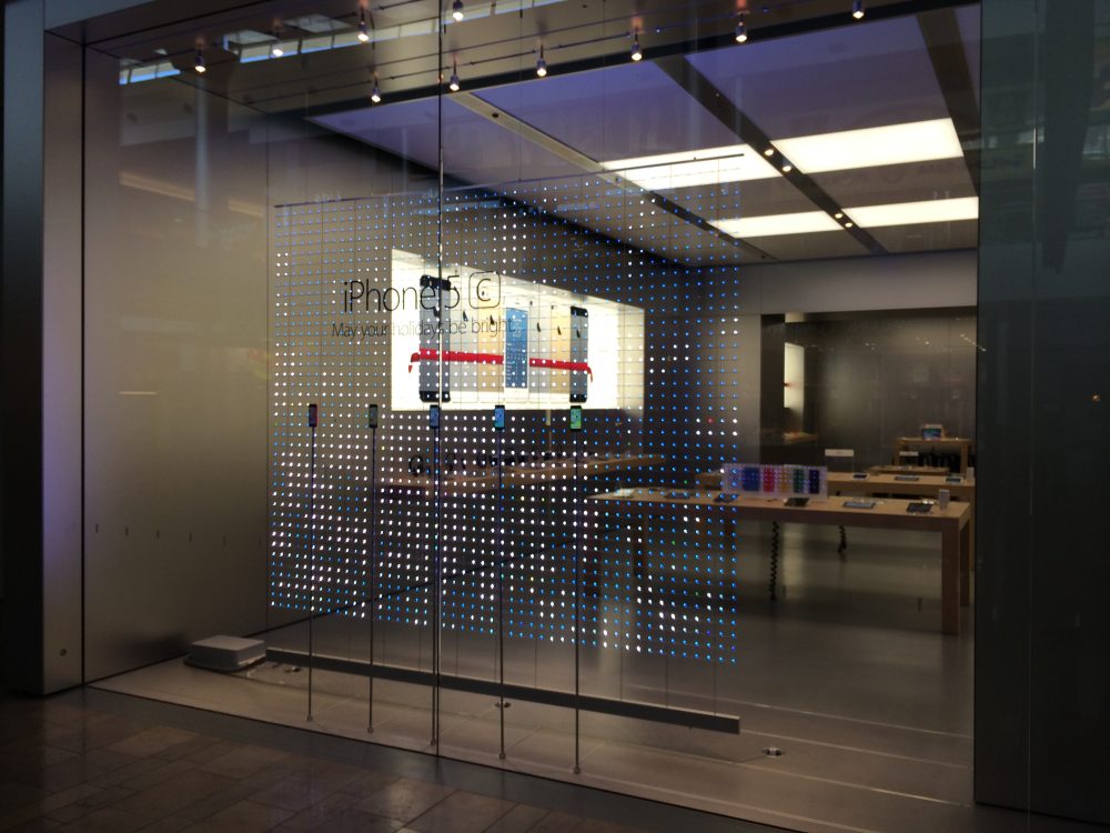 Apple Stores to celebrate holidays with magical front window display ...