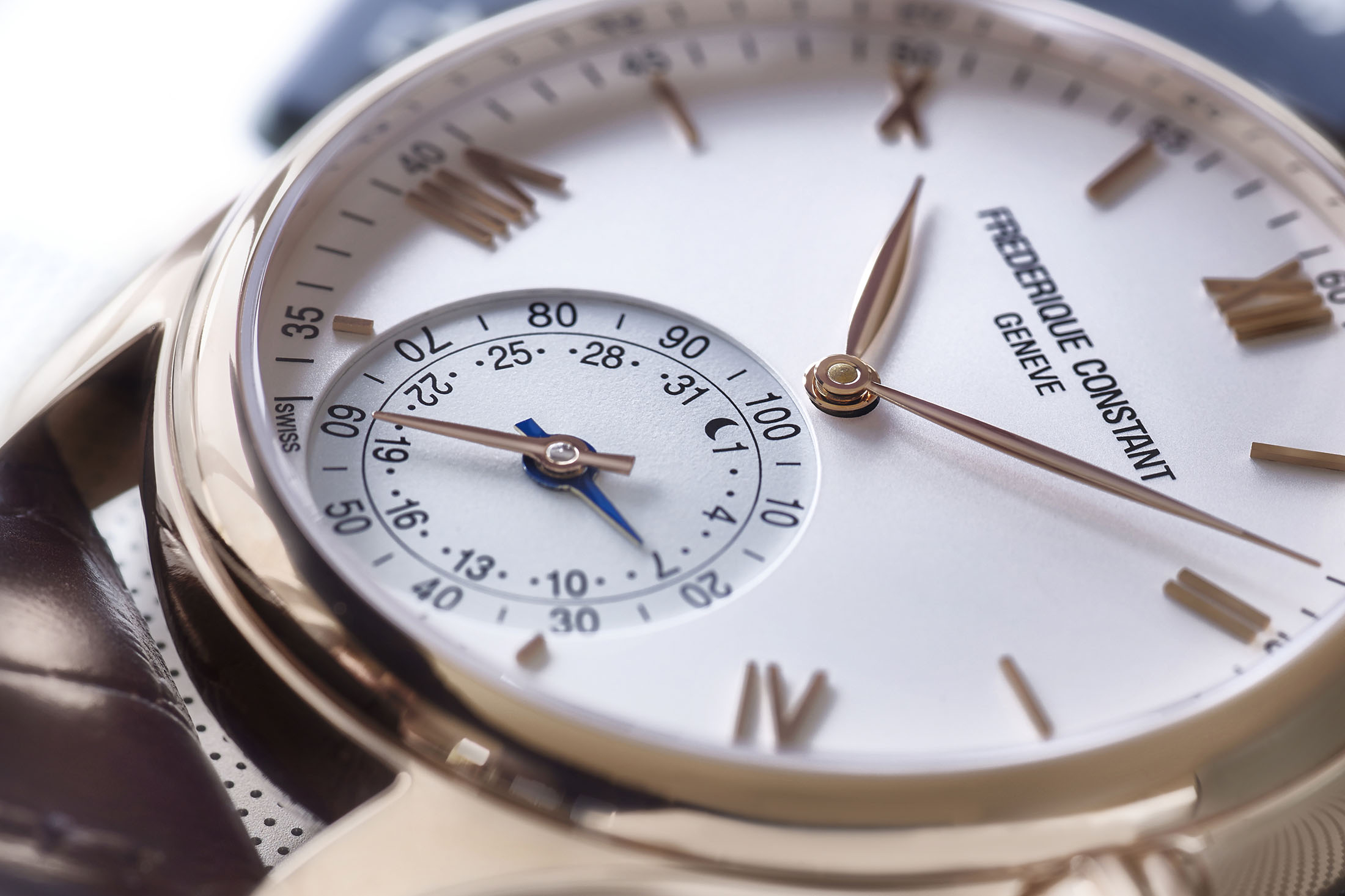 Сайт производителя часов. Frederique constant Horological SMARTWATCH. Часовые фирмы Швейцарии. Швейцарский Часовщик. Производство часов.