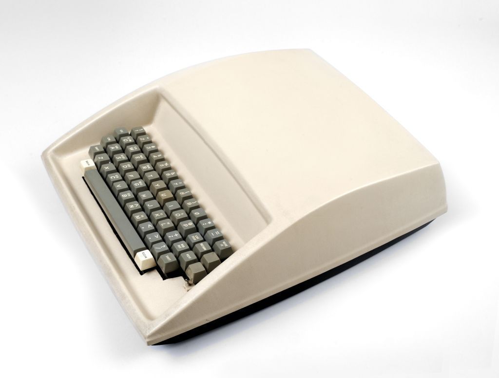 Photos: Fully functional Apple-1 computer from 1976 is up for auction