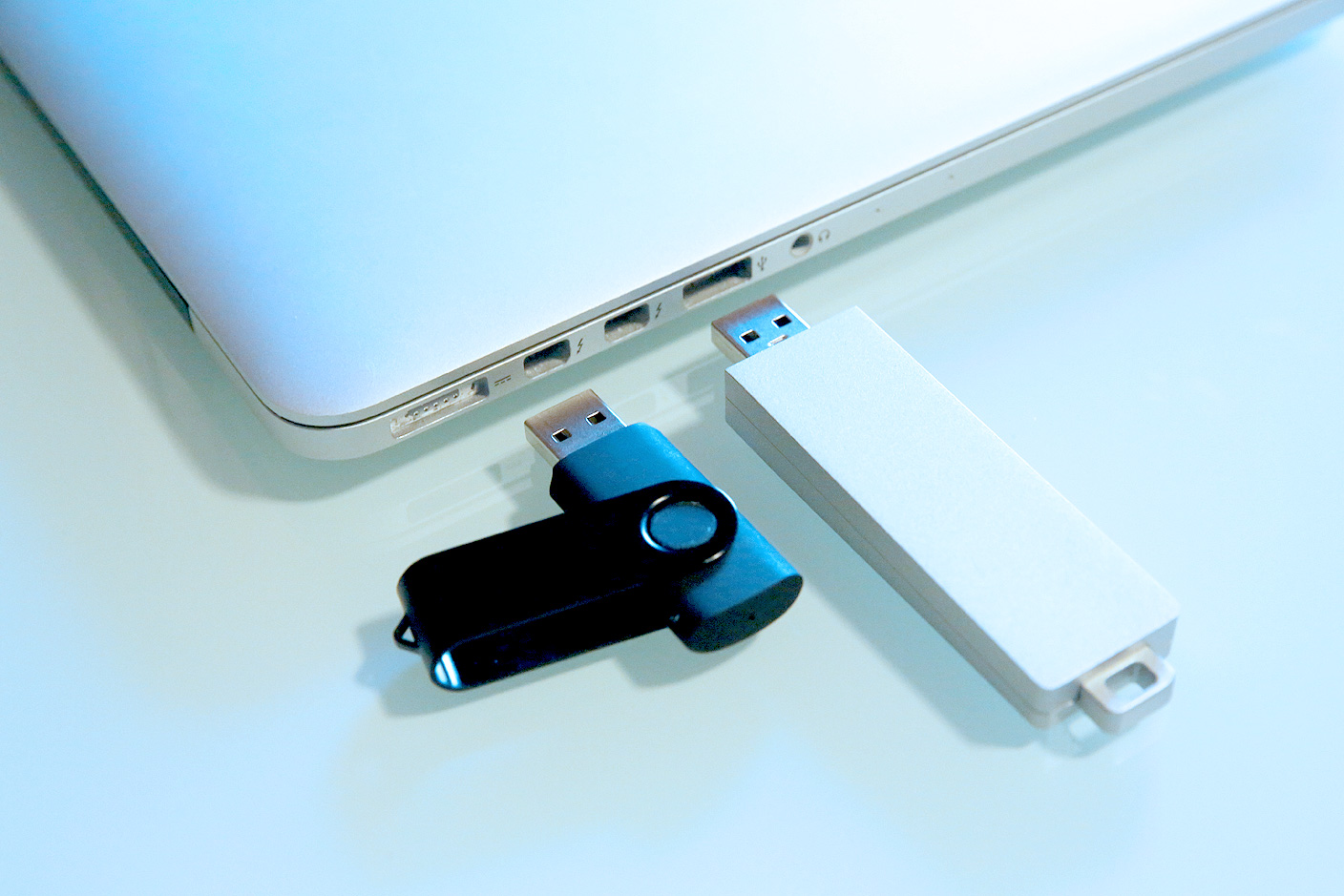 Macbook pro clearance usb flash drive