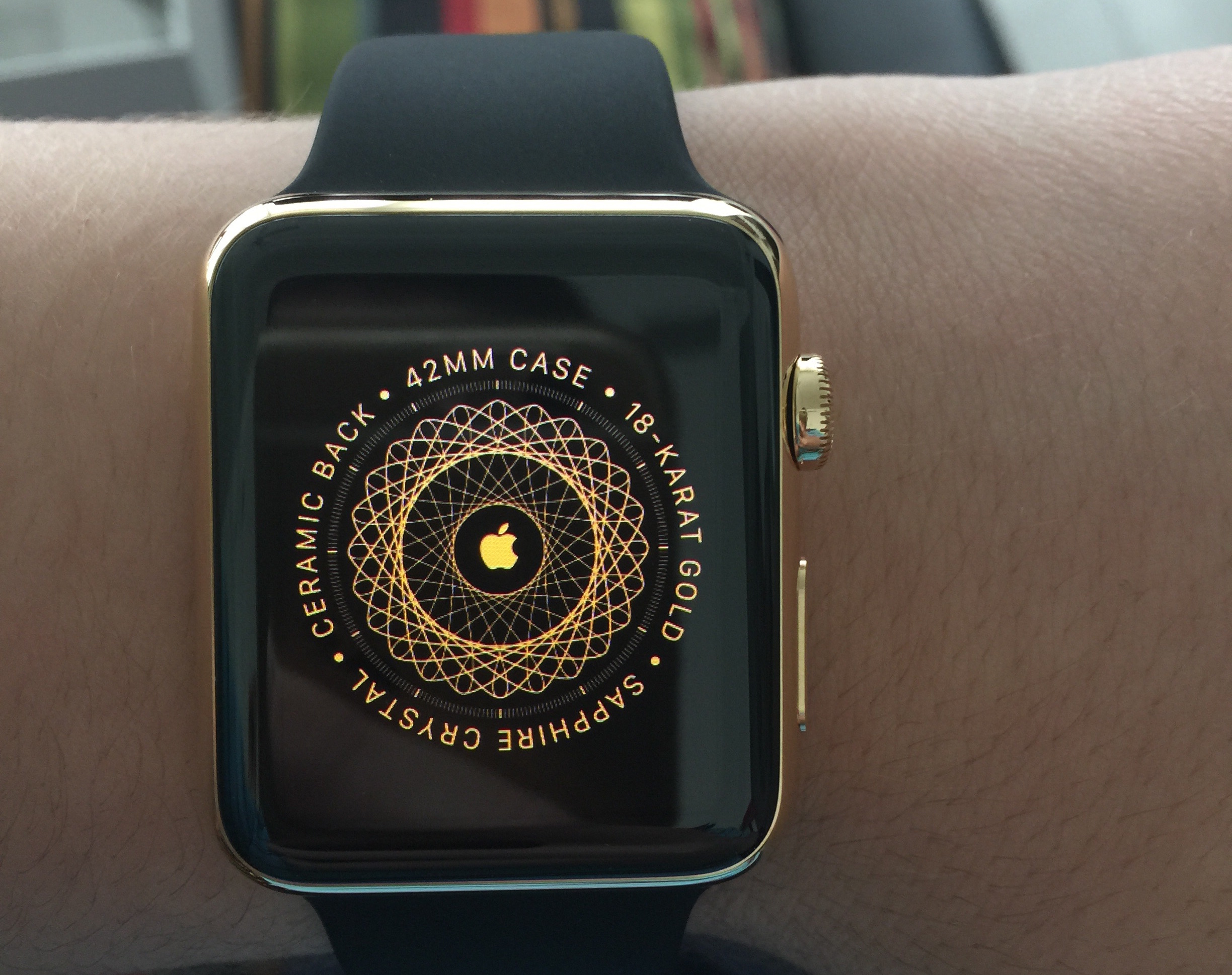 Gold Apple Watch Editions arrive for regular customers with new box