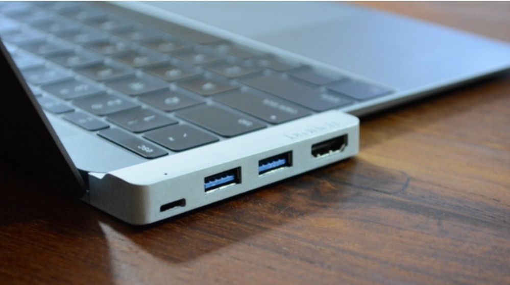 Latest MacBook hub on Kickstarter is the neatest yet, with formfitting