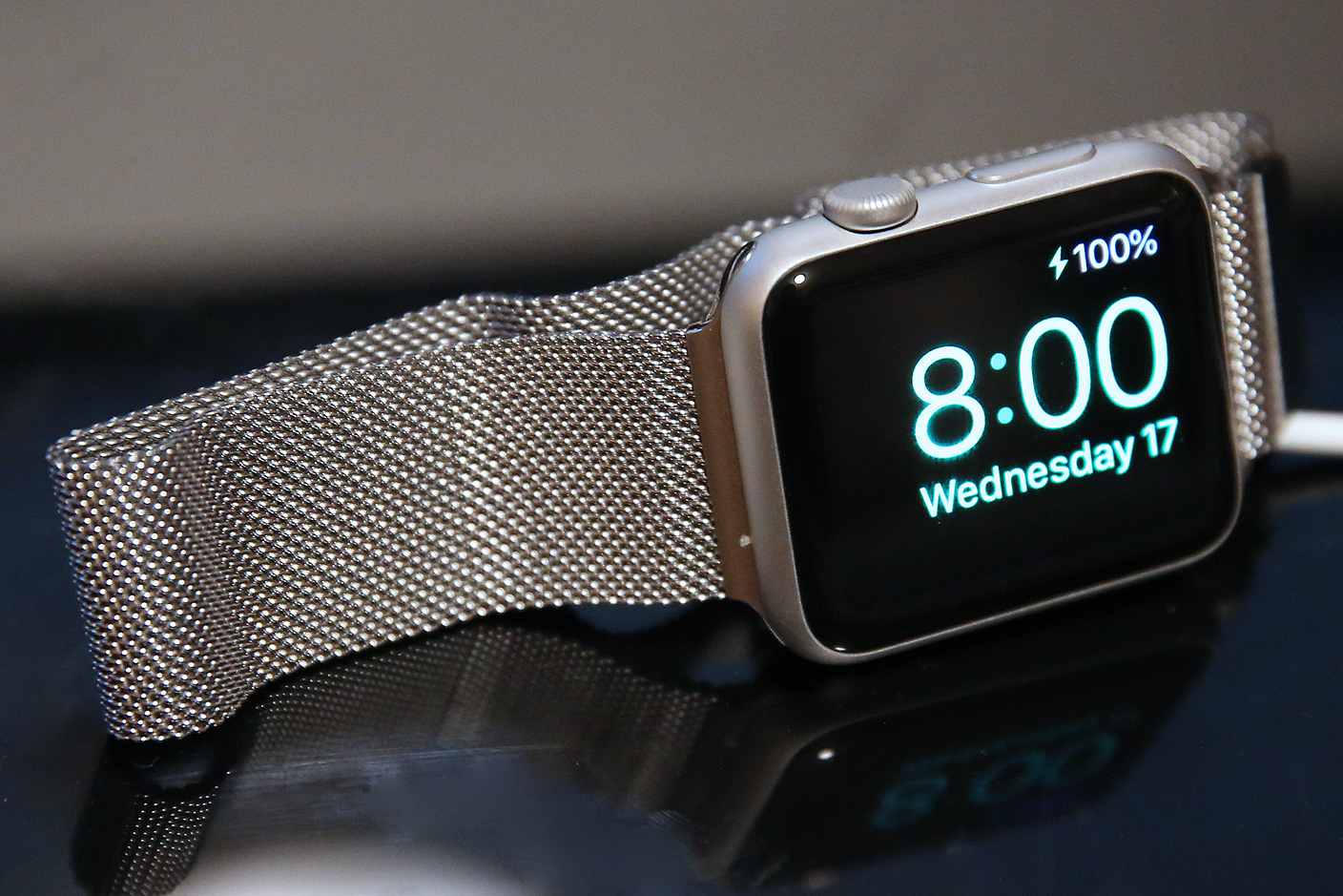 opinion-three-things-apple-watch-s-nightstand-mode-should-add-before