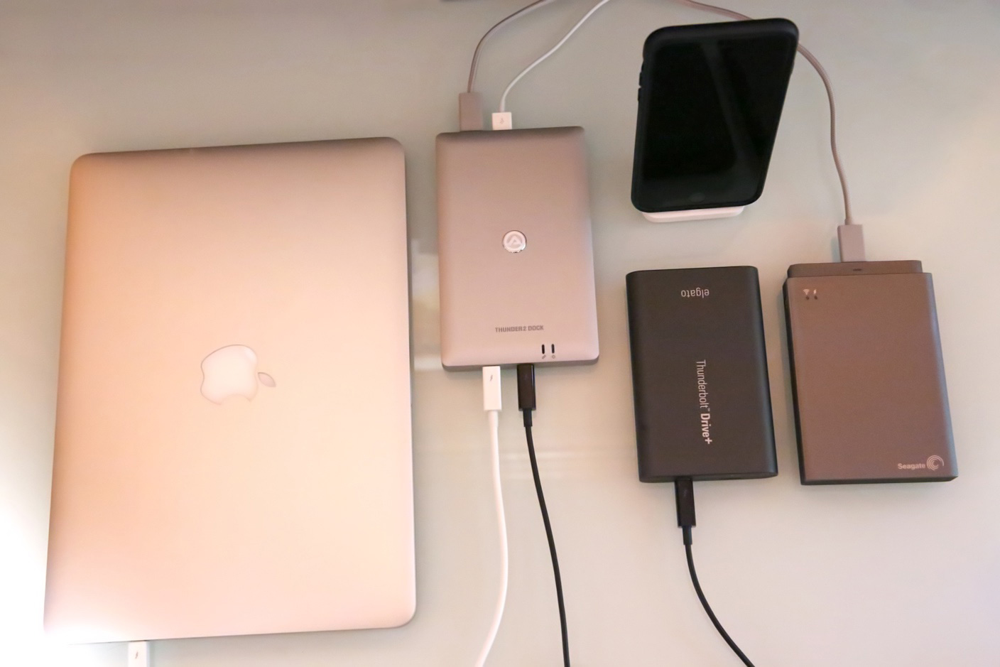 Review: Akitio's Thunder2 Dock fits a 7-port Thunderbolt 2 hub in 