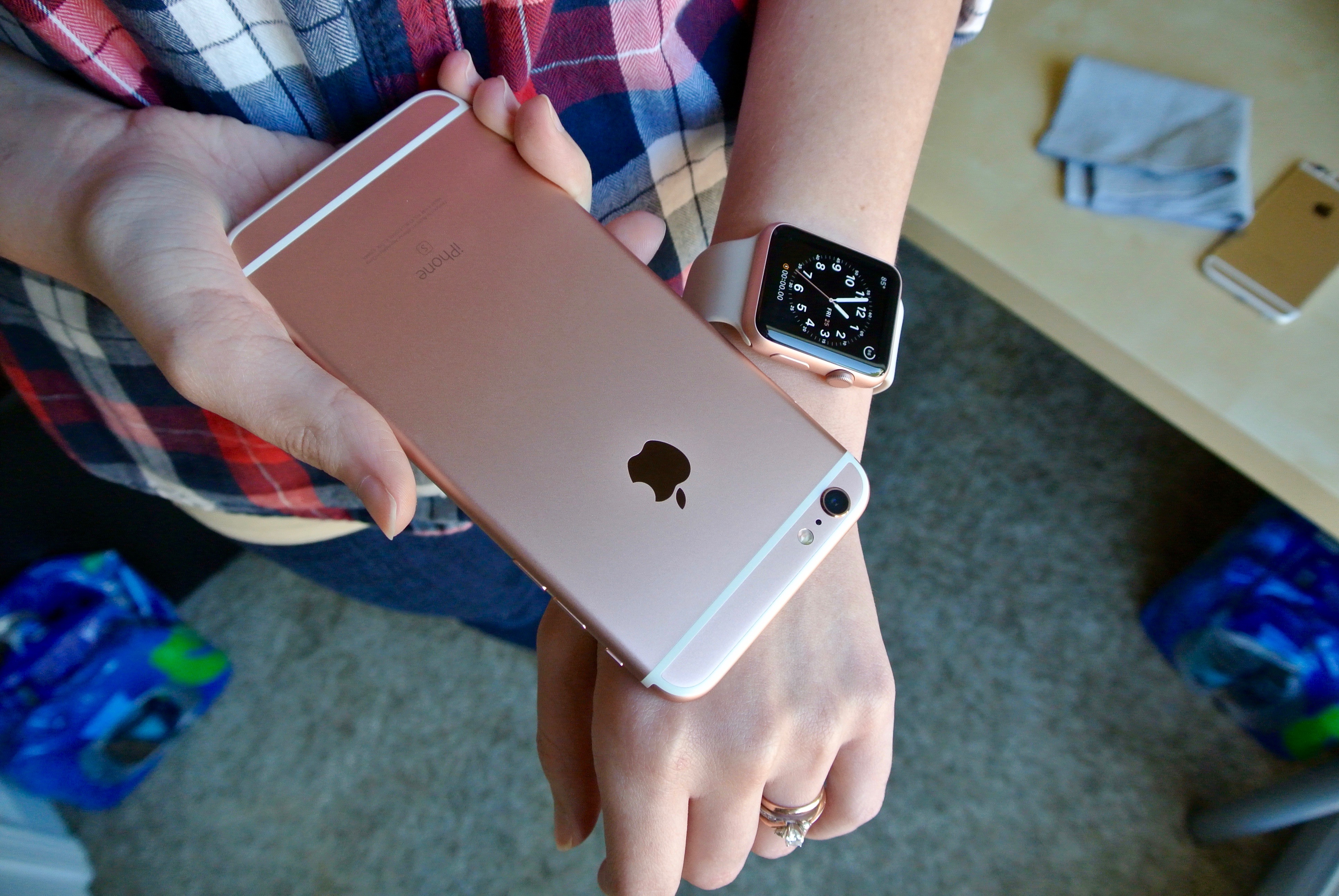 Rose Gold iPhone 6s Plus Apple Watch