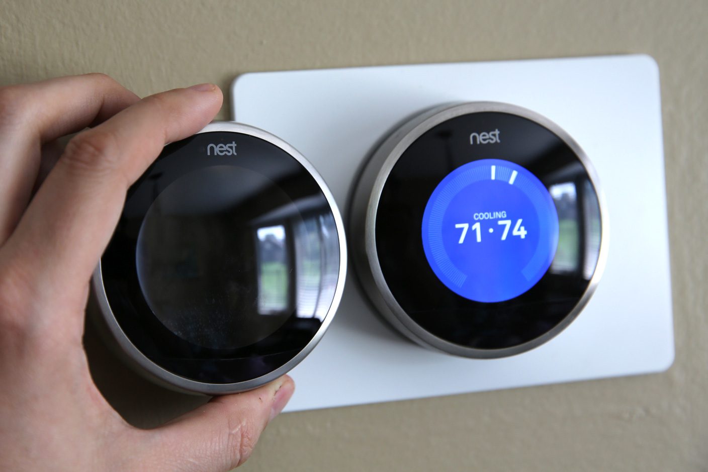 Review Nest's 3rd Gen Learning Thermostat adds a better screen + wall clock to the market's