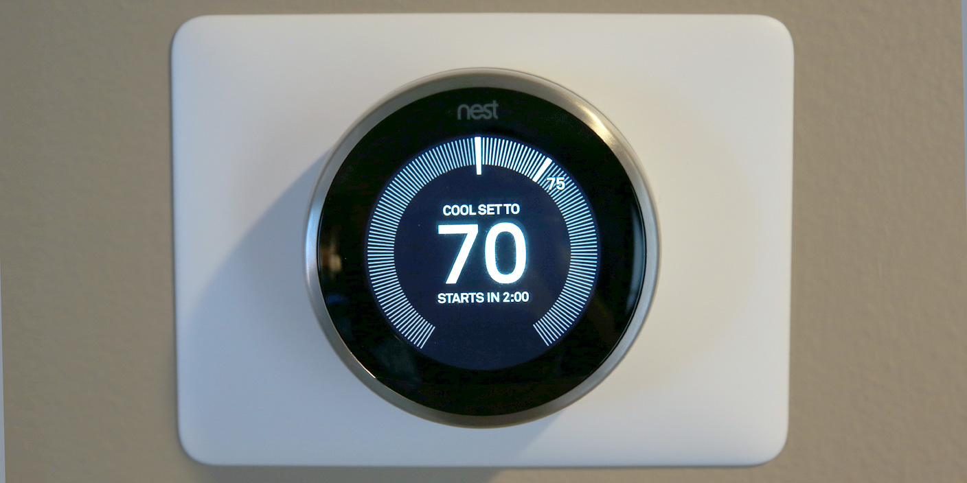 https://9to5mac.com/wp-content/uploads/sites/6/2015/09/nestthermostat3.jpg?quality=82&strip=all