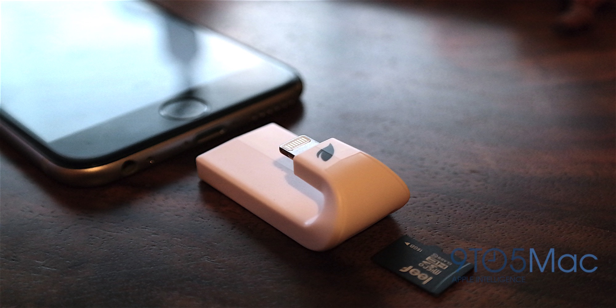 lijn lepel Ongemak Review: Leef's new Lightning thumb drive has a microSD card slot for quick  transfers to iOS devices - 9to5Mac