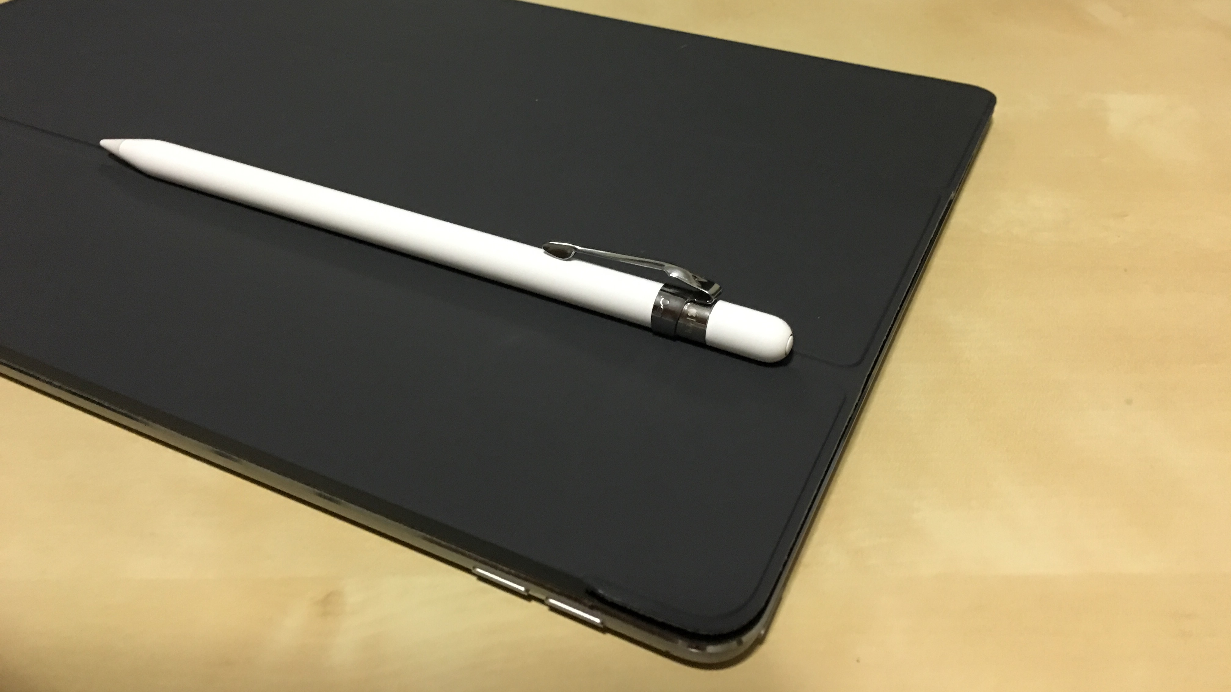 Apple pencil. Ручка Apple Pencil (mk0c2zm/a). Apple IPAD 2021 стилус. Стилус для a1674. Перо для Айпада.