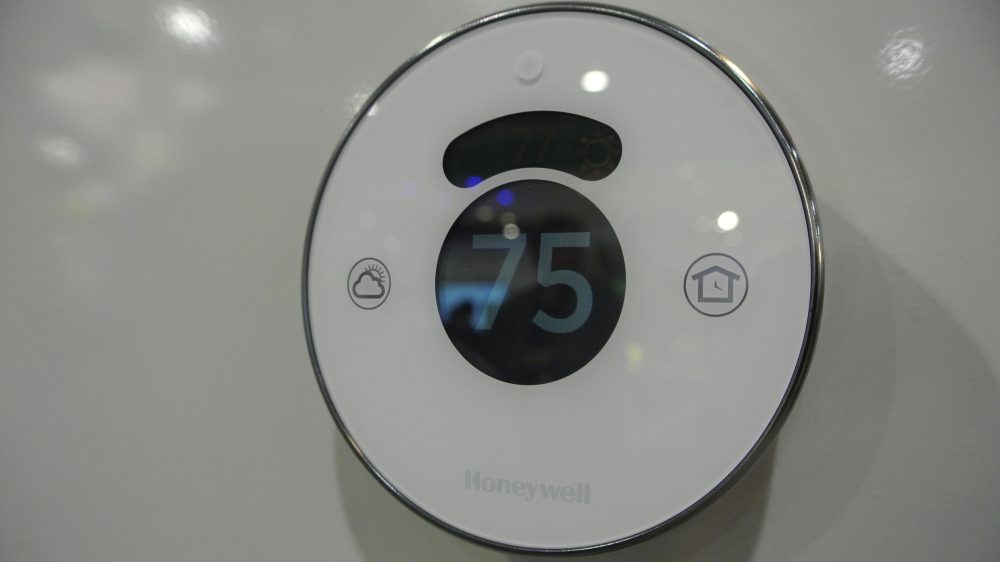 Honeywell announces HomeKitenabled Lyric thermostat, available for