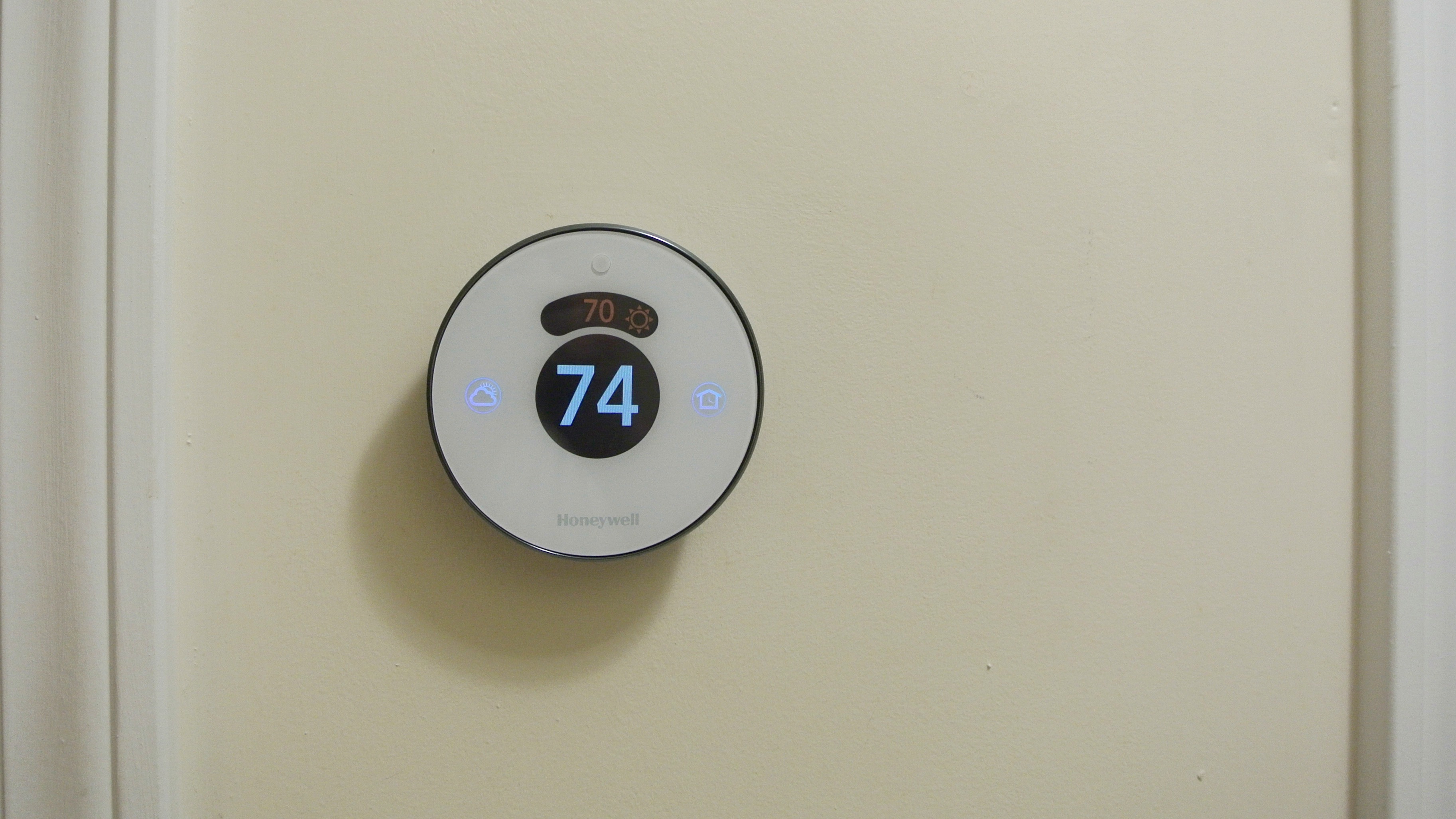 Review Honeywell Lyric Round Wi Fi Thermostat Matches Homekit Smarts With Traditional Style 5690