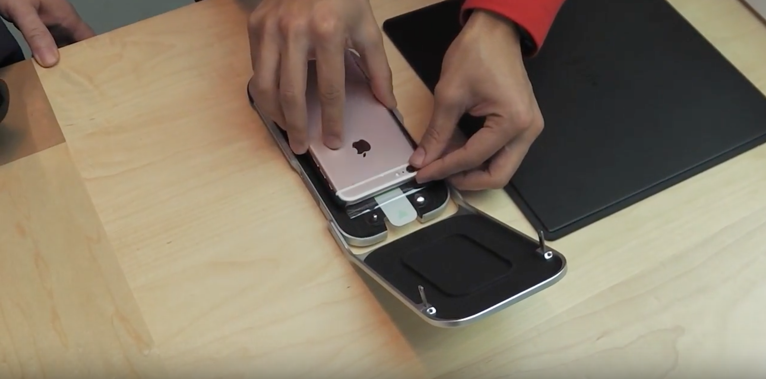 Apple begins rolling out screen protector installation program to Japan