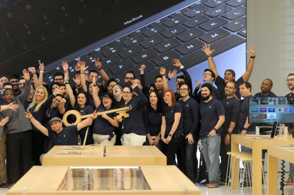 Those giant displays in the new Ivedesigned Apple Stores reportedly