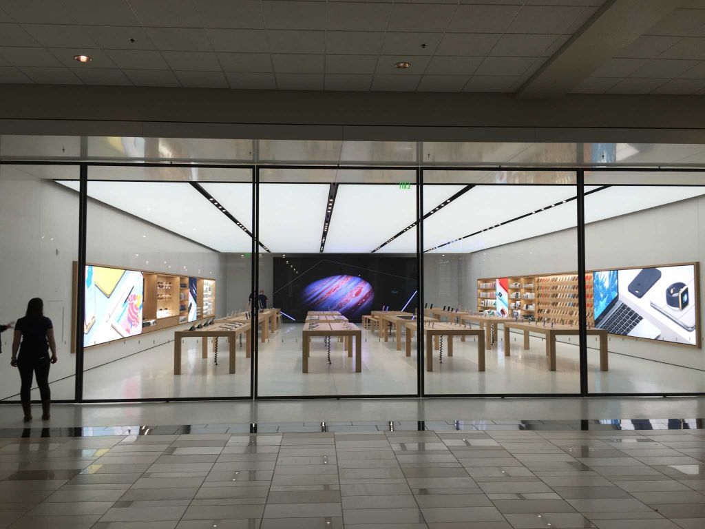 Those giant displays in the new Ivedesigned Apple Stores reportedly