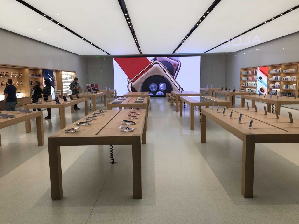 Those giant displays in the new Ivedesigned Apple Stores reportedly
