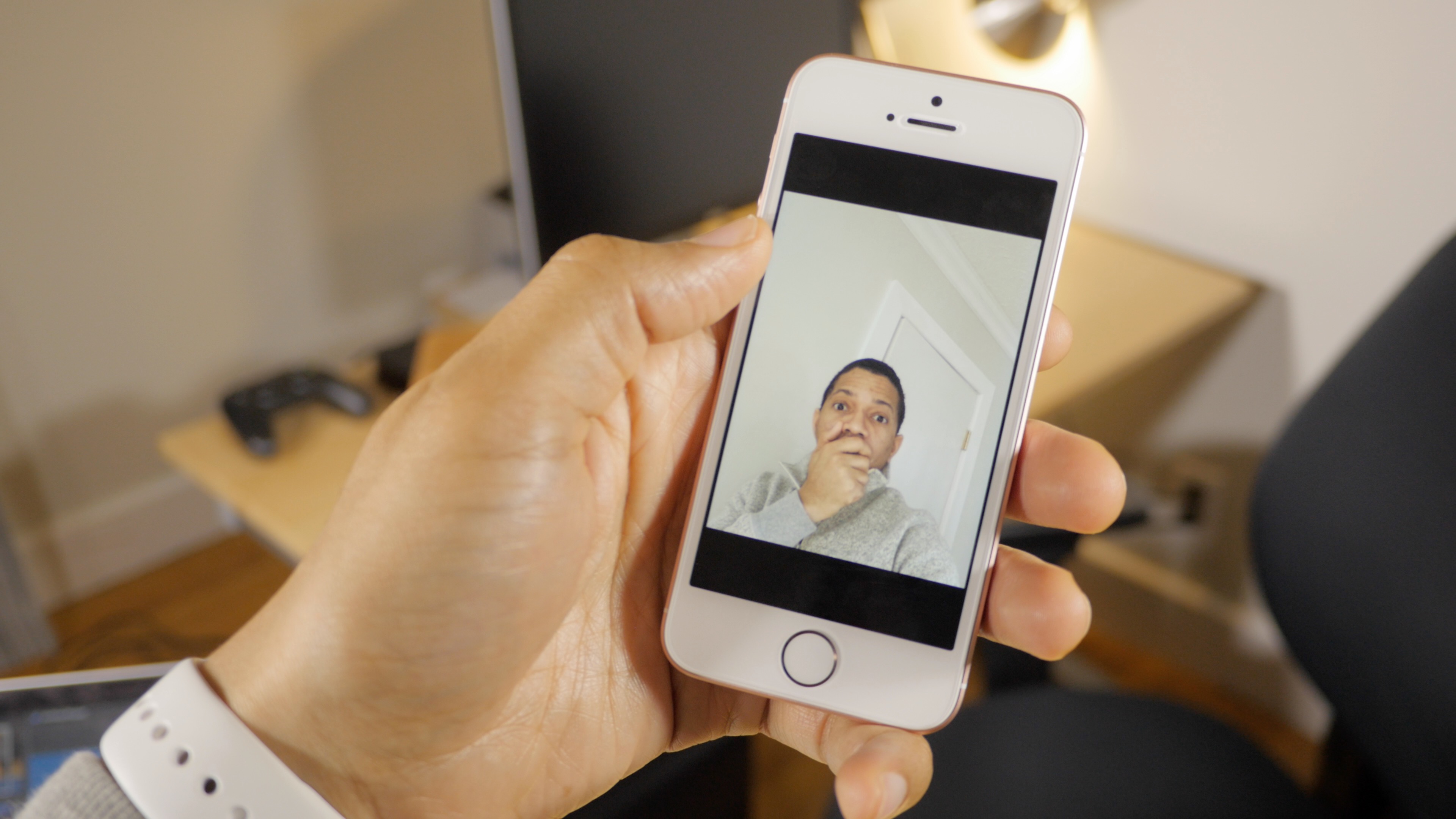 iPhone SE FaceTime Camera 1.2-megapixel