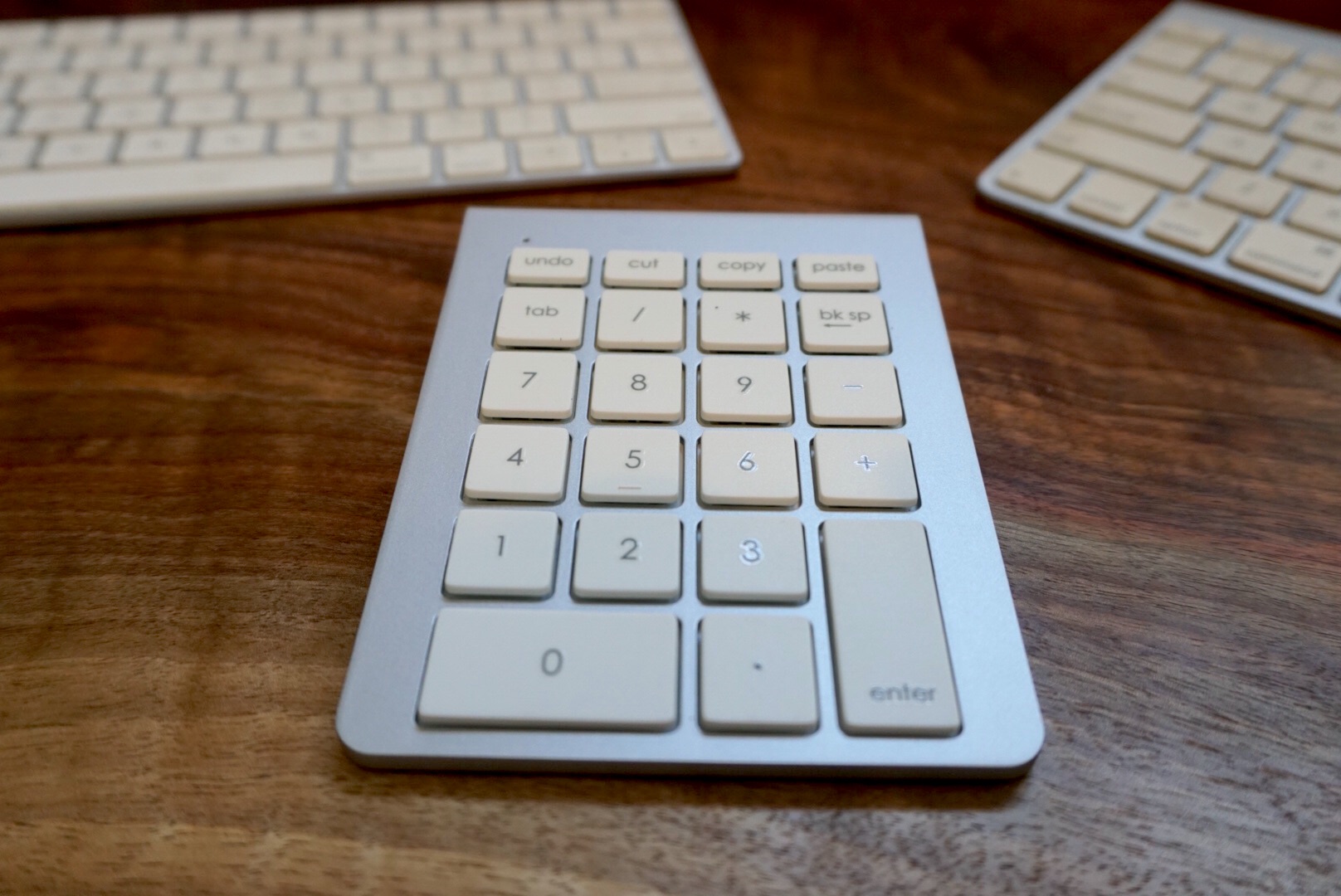 Review Apple’s Bluetooth keyboard fullsize w/ Satechi’s wireless aluminum keypad 9to5Mac