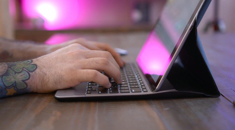 Opinion Smart Connector is the future but Apple & accessory makers