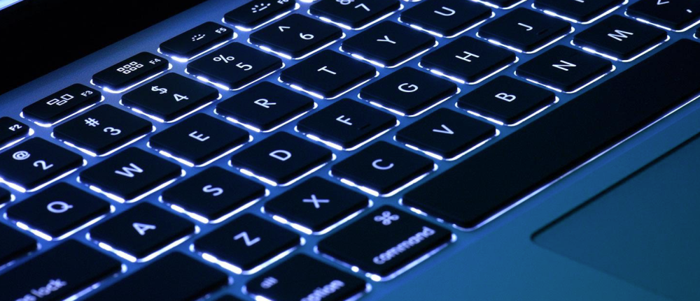 Poll: Would you prefer an OLED touch bar instead of traditional