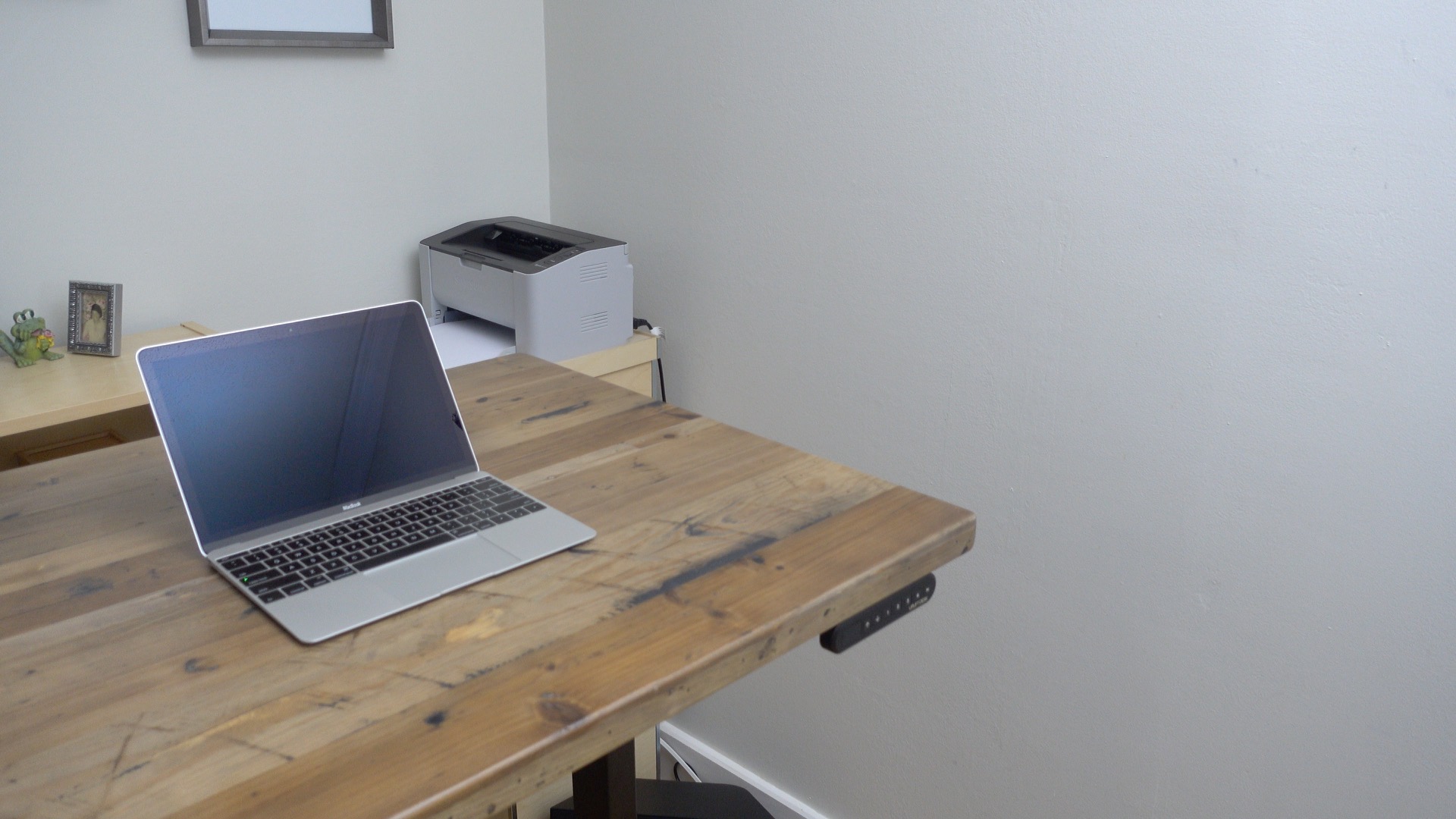 standing desk with solid wood top by uplift desk