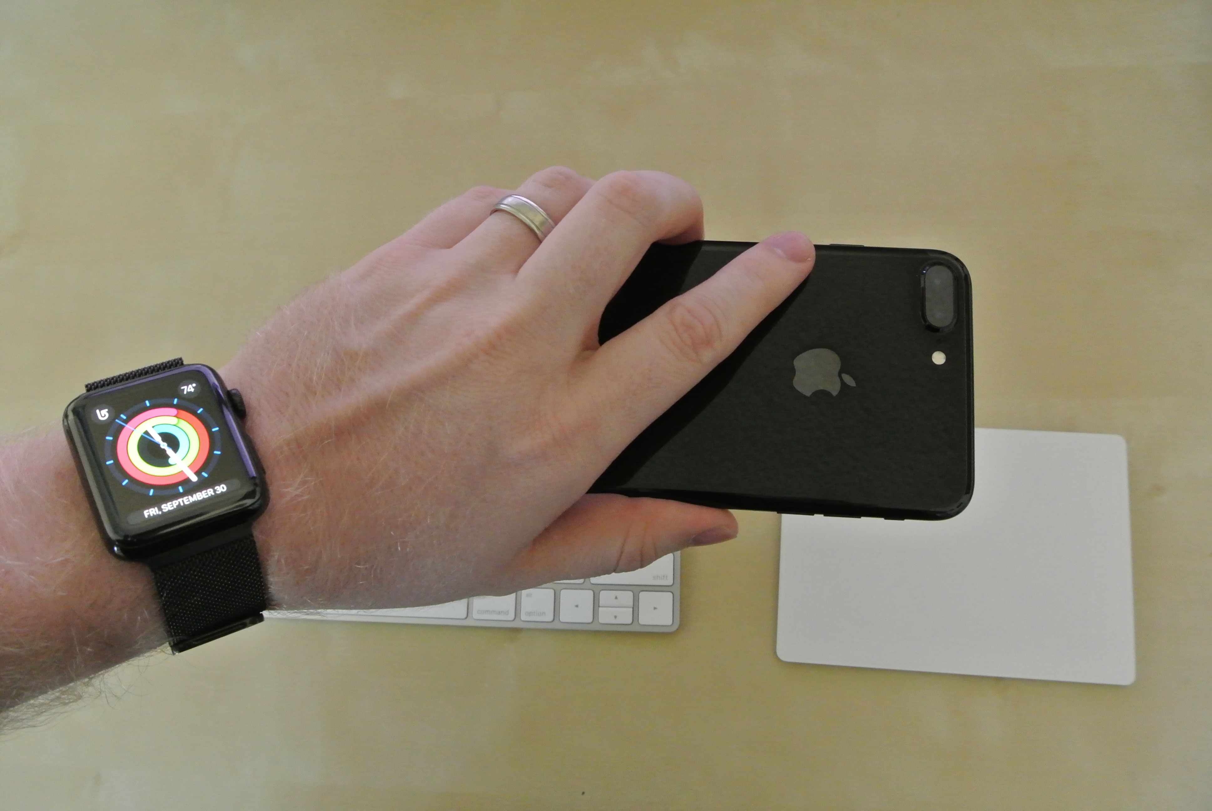 Часы apple черные. Эпл вотч 7 Black. Iphone IWATCH 7. Apple IWATCH 7 черные. Эпл вотч 7 на айфоне.