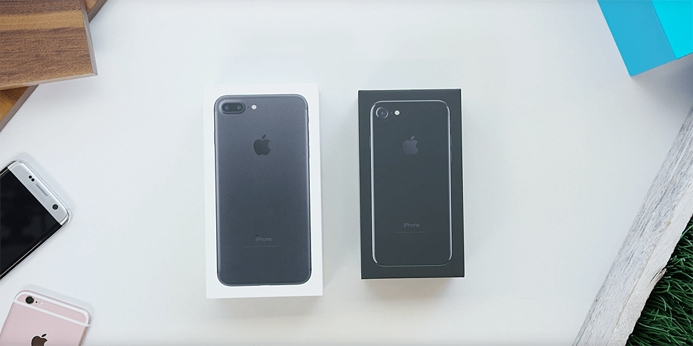 Unboxing video shows Jet Black and matte black iPhone 7 models sideby