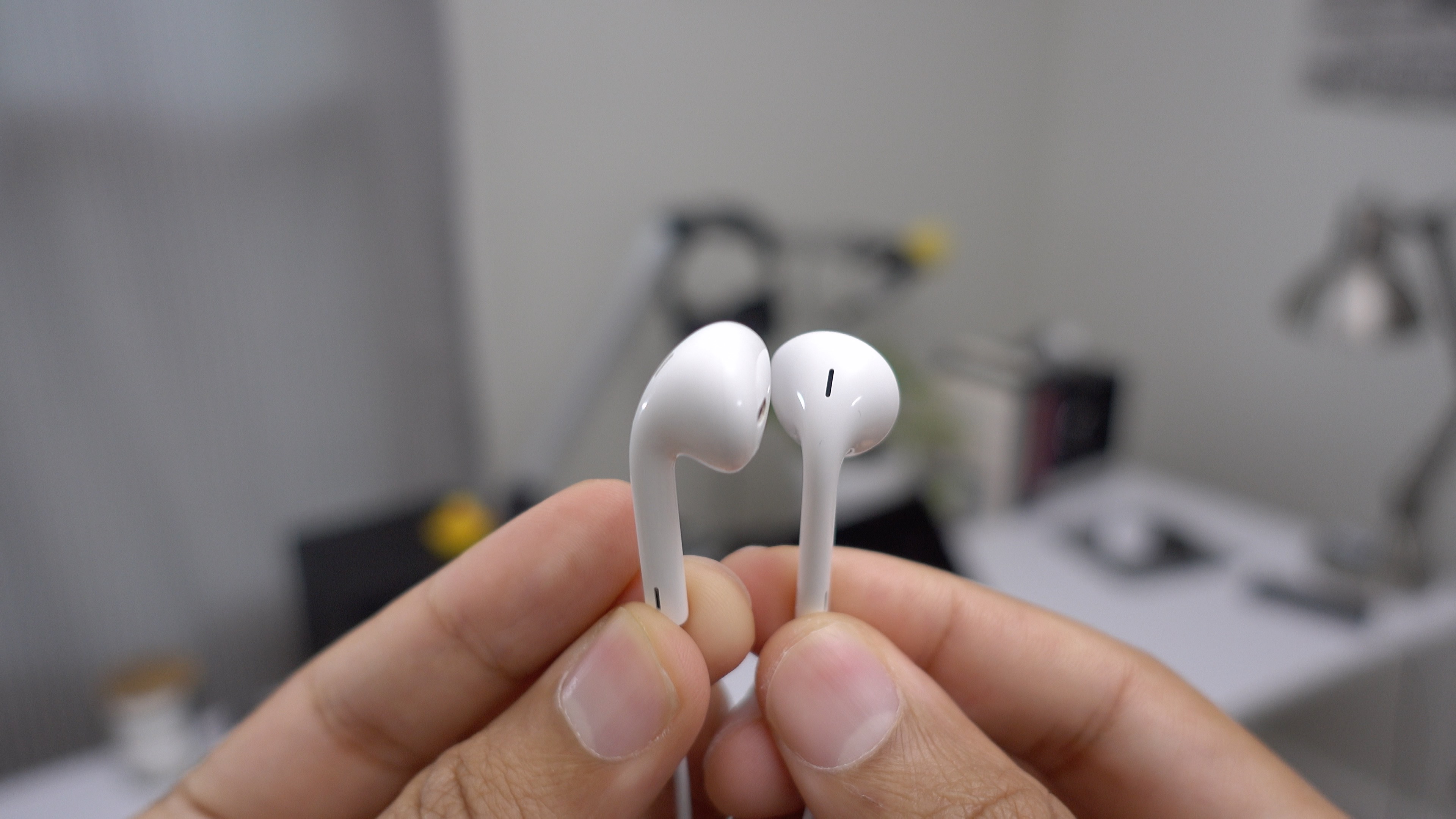 Hands-on: How the new Lightning EarPods compare to the old 3.5mm
