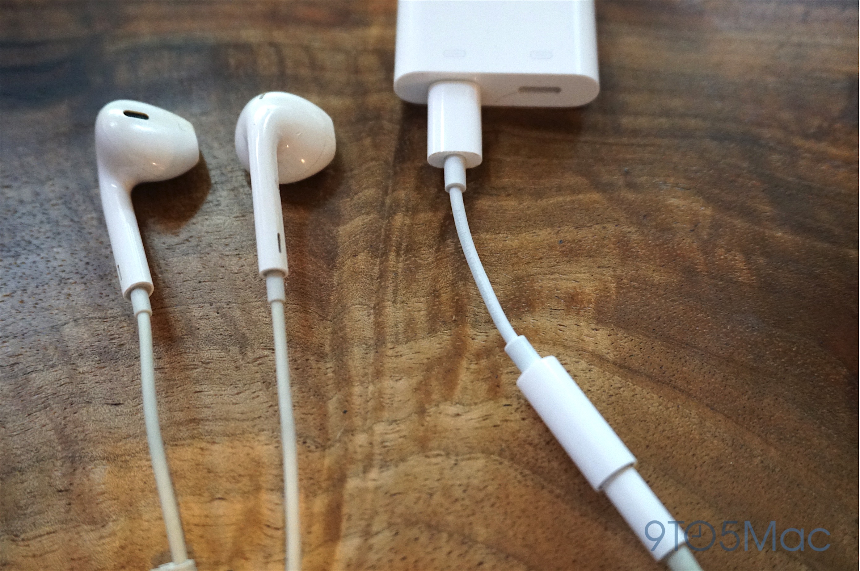 Review Belkin’s new Lightning adapter lets you charge iPhone 7 and