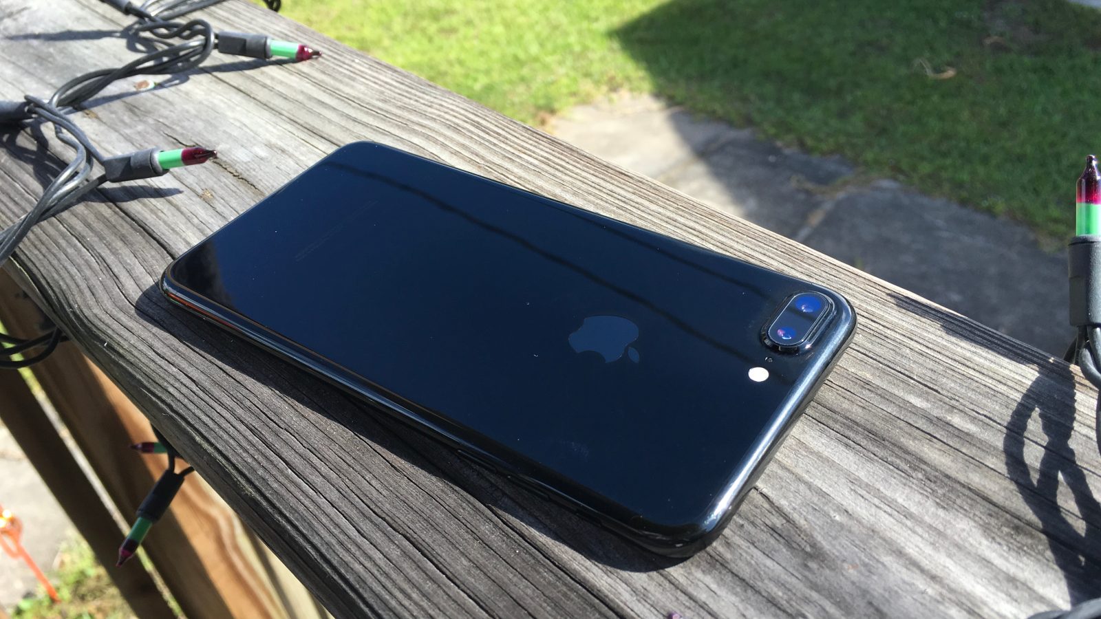 Here S How The Jet Black Iphone 7 Finish Holds Up Without A Case