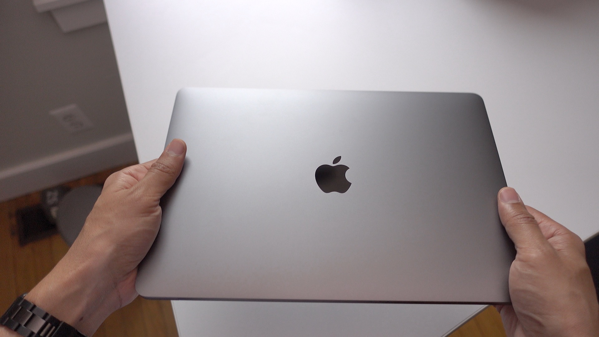 Review: Late-2016 13-inch MacBook Pro without Touch Bar [Video