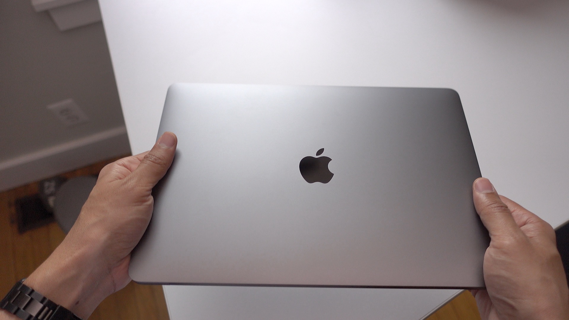 Review Late 16 13 Inch Macbook Pro Without Touch Bar Video 9to5mac