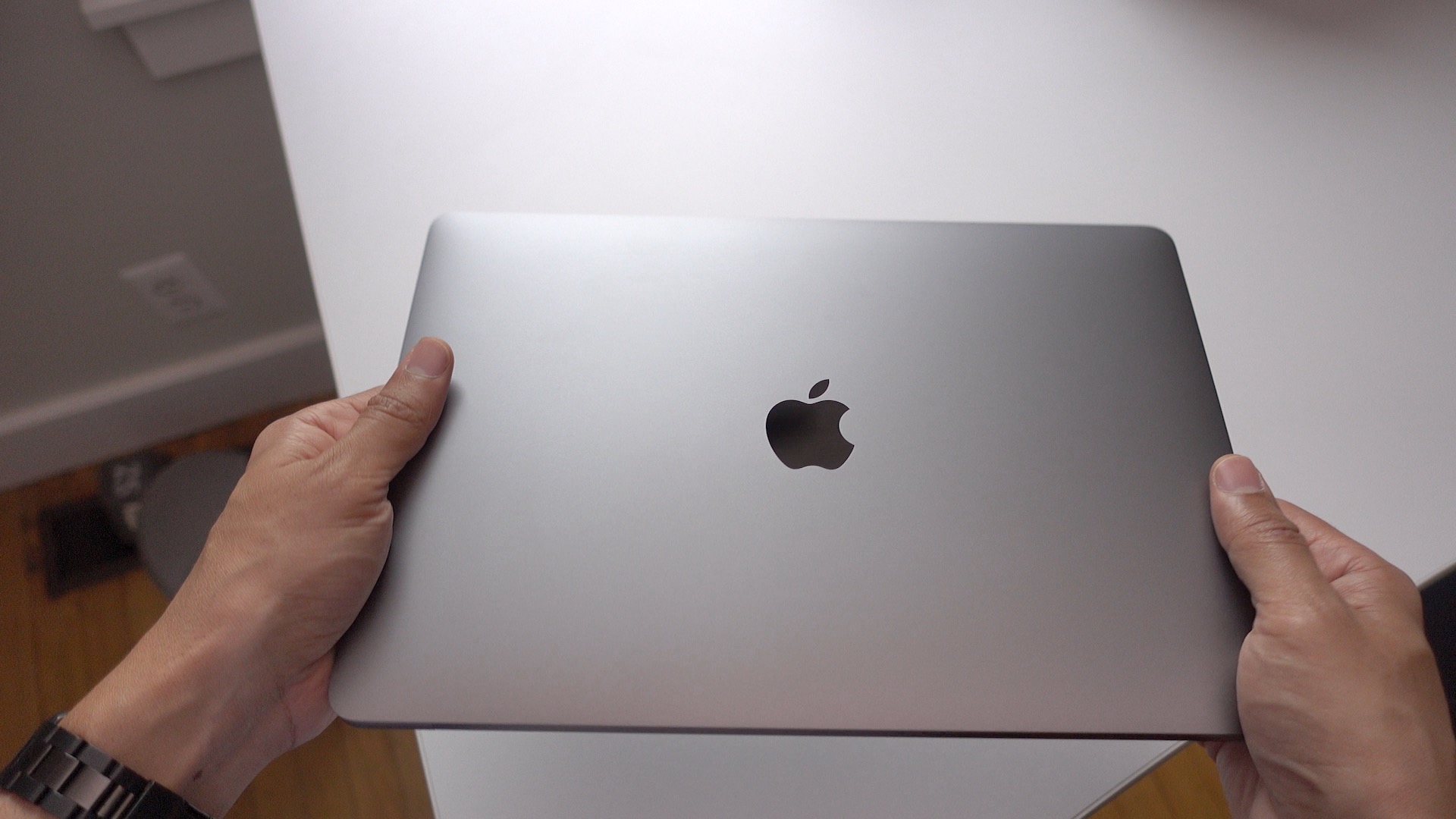 Review Late2016 13inch MacBook Pro without Touch Bar [Video] 9to5Mac