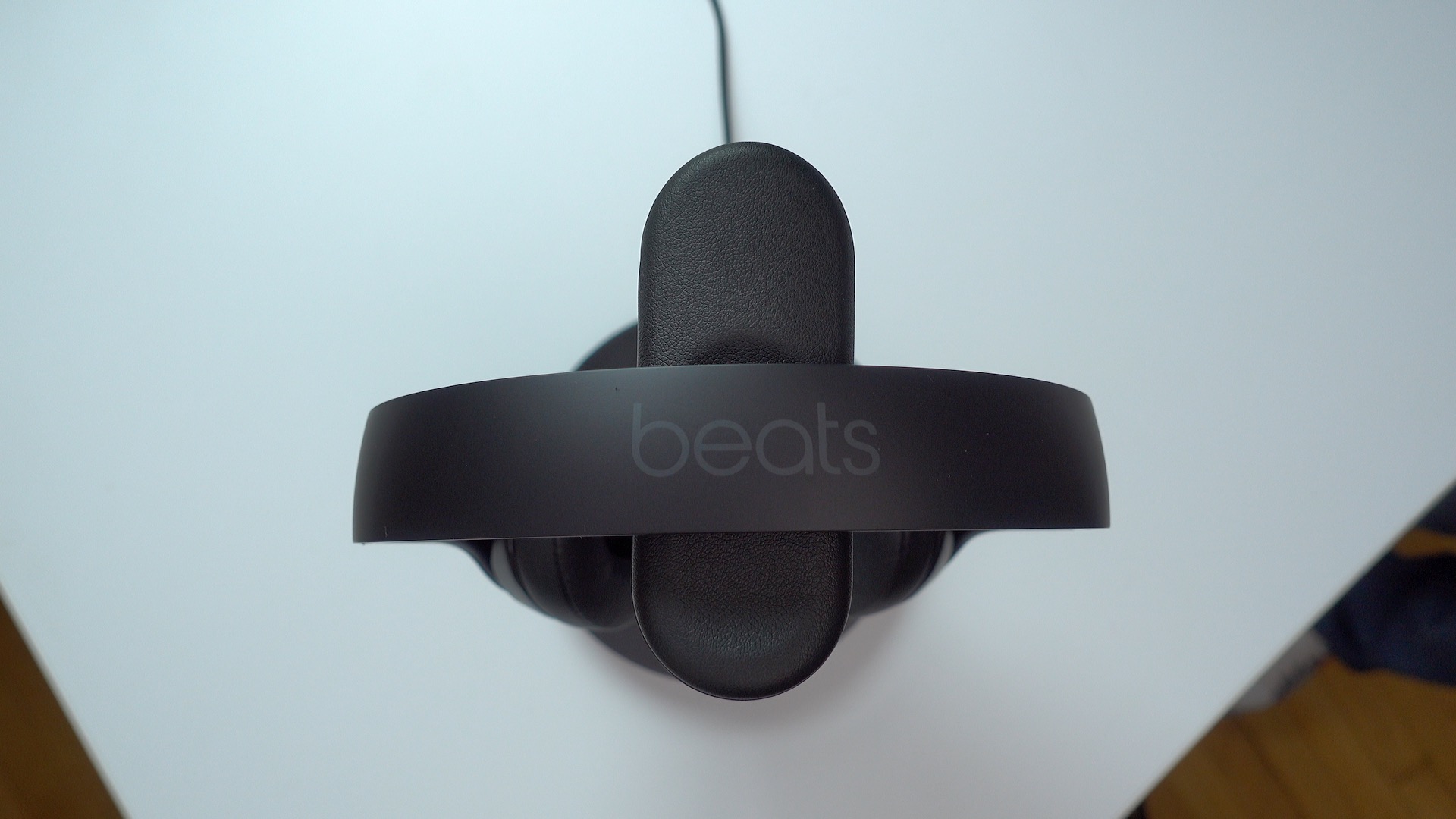 beats charging stand