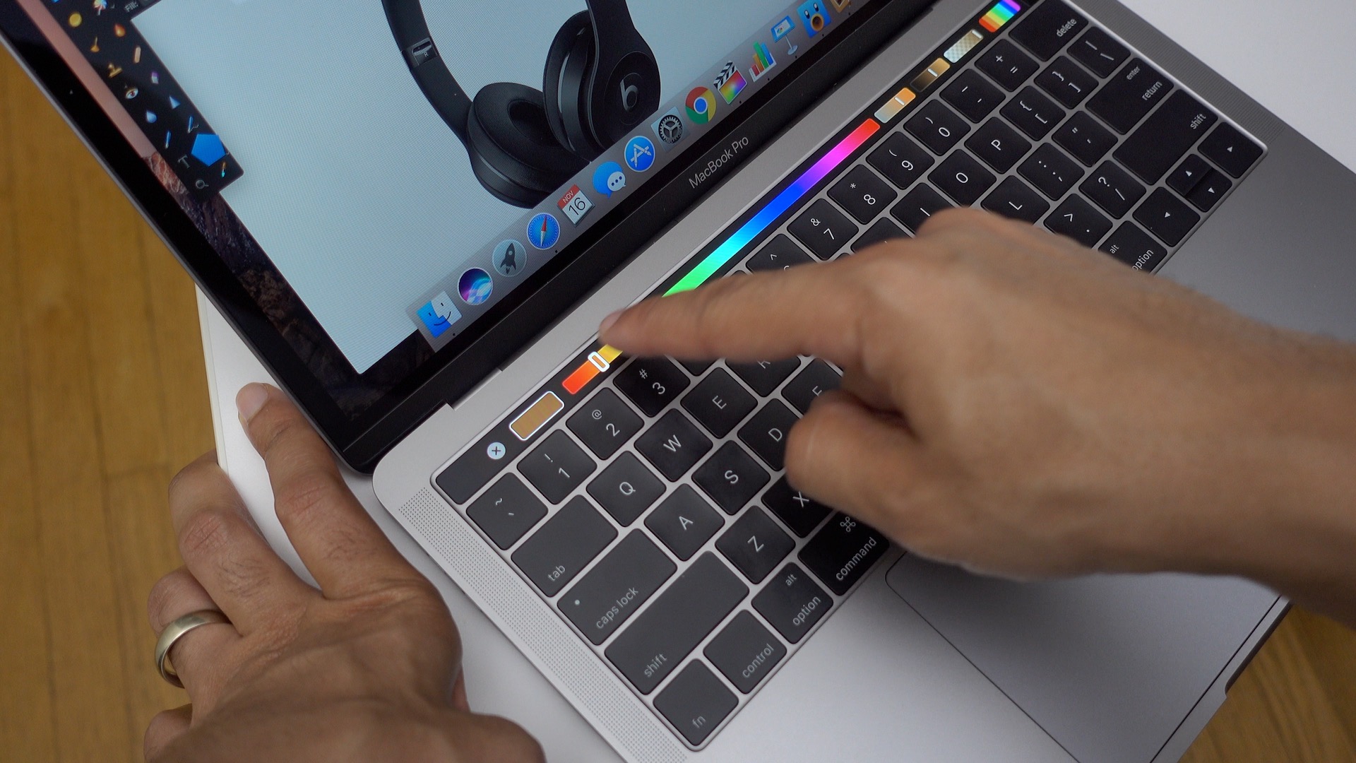 Hands-on impressions: 13-inch MacBook Pro with Touch Bar [Video