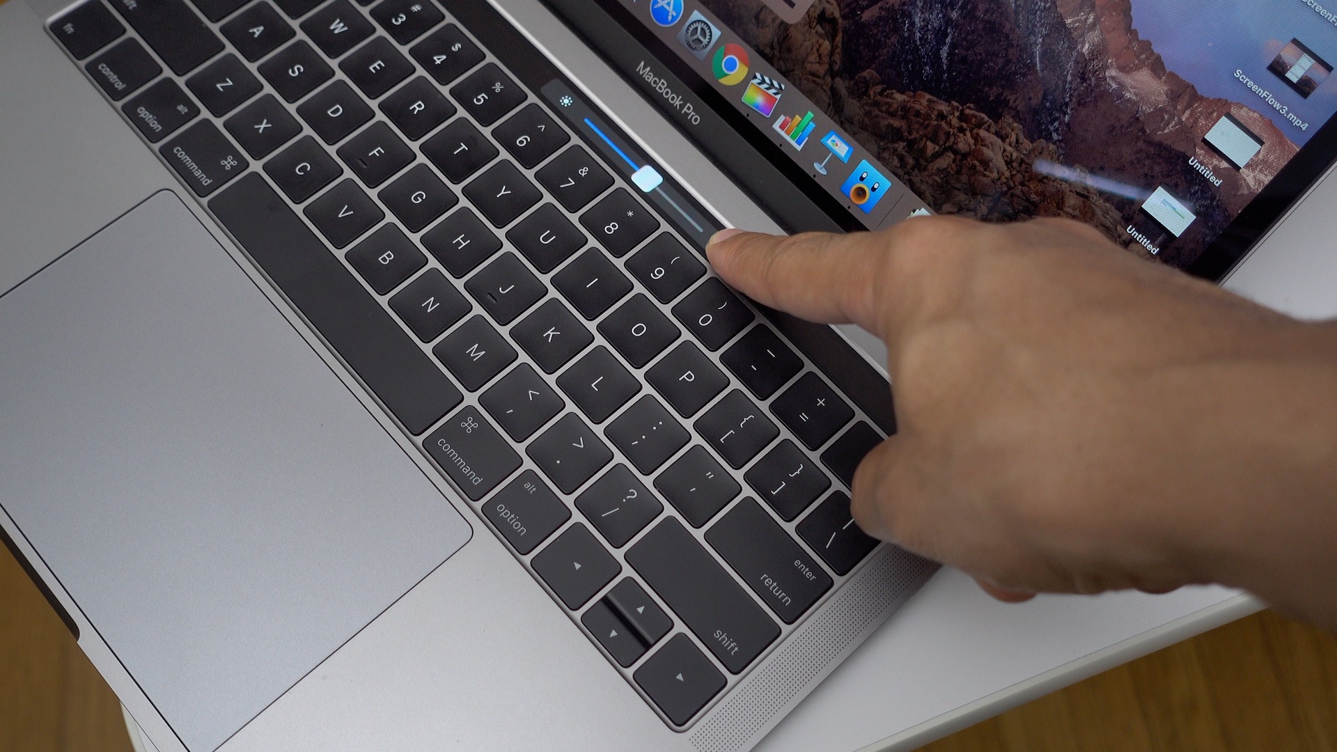 how to turn on macbook pro with touch bar