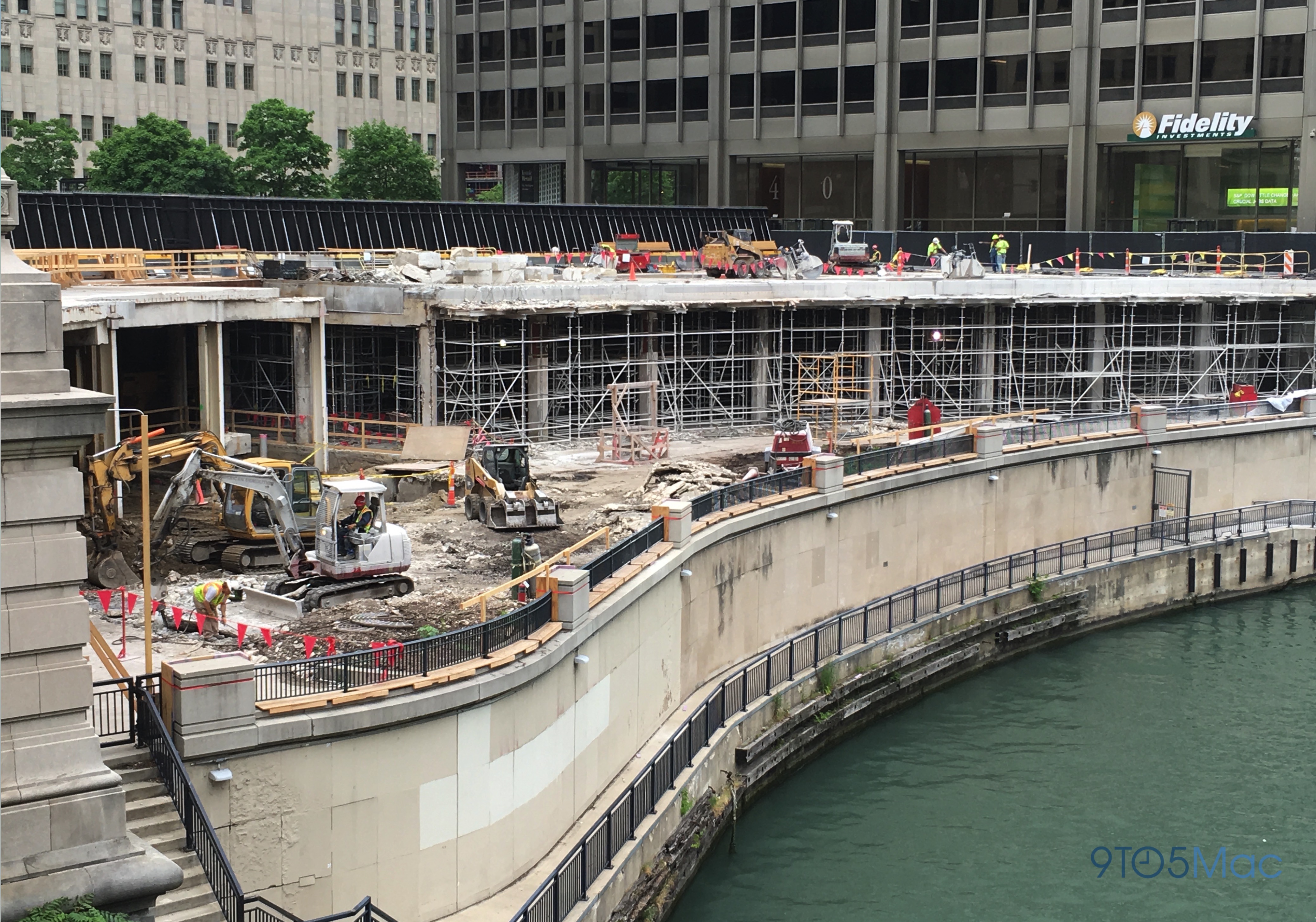 Apple shares latest vision for new Chicago River retail store as roof and  curved glass put in place - 9to5Mac