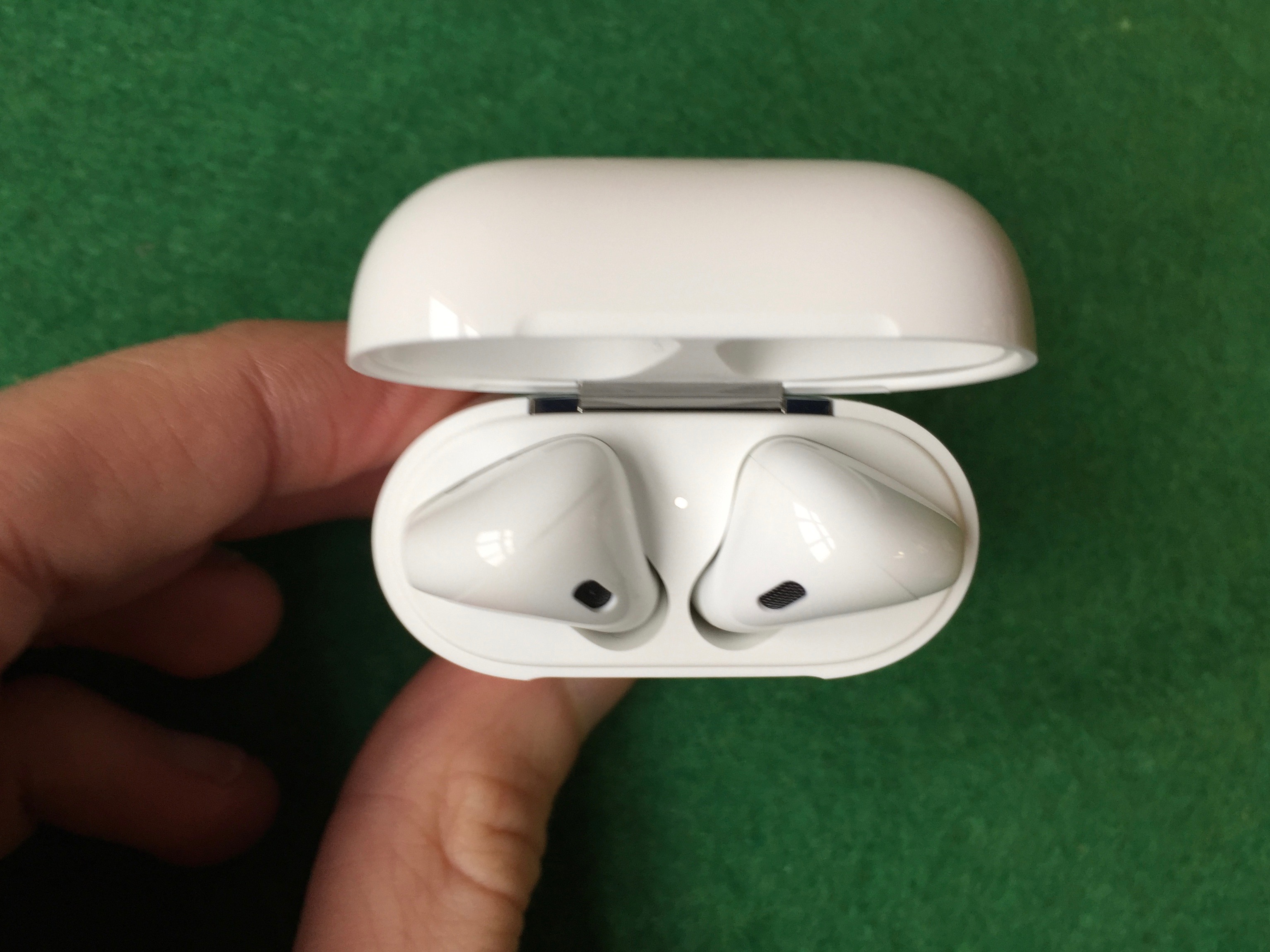 Handson review Apple AirPods sound quality, pairing, autopause, Siri