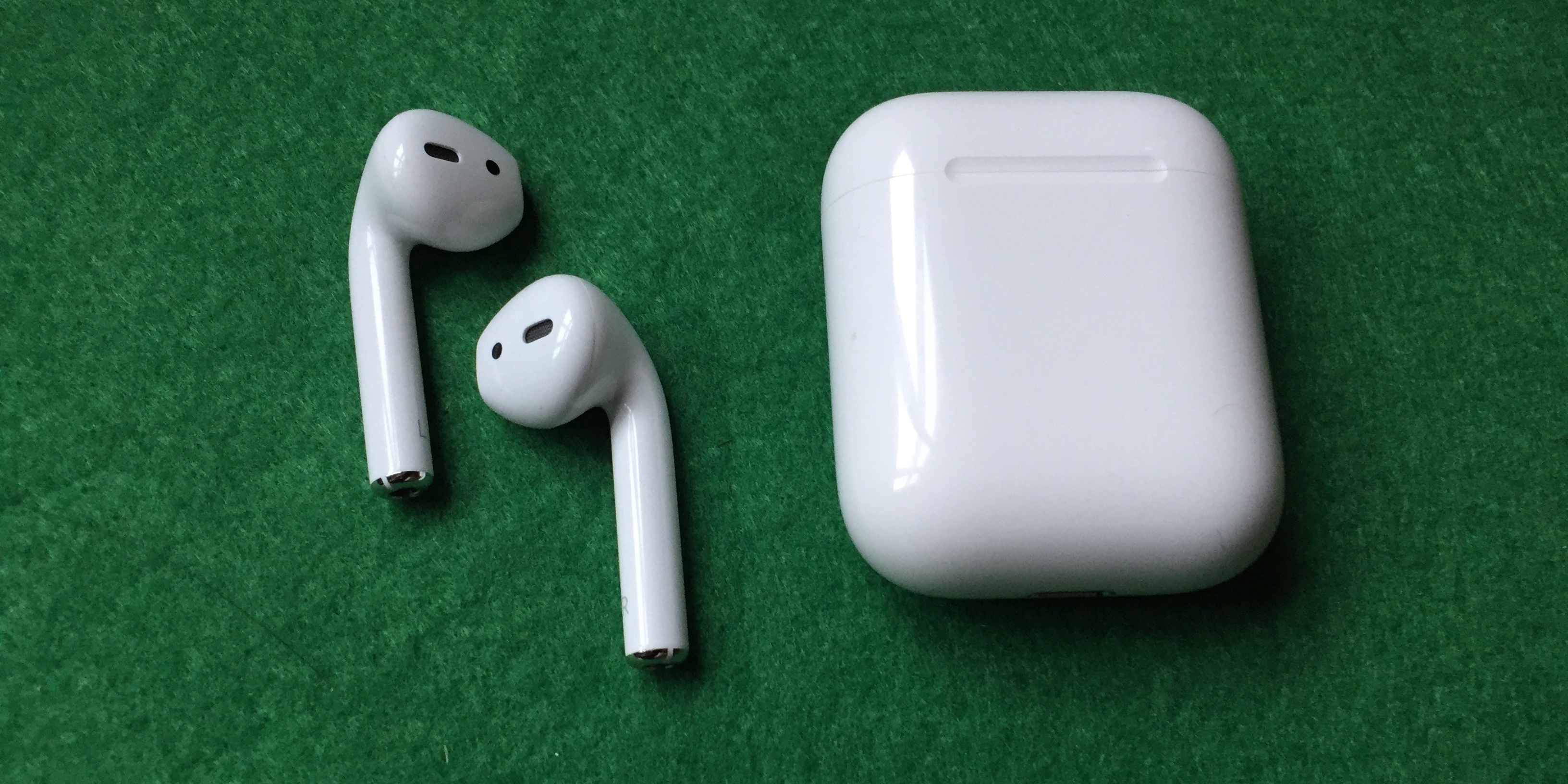 imod chokerende klinke Hands-on review: Apple AirPods sound quality, pairing, auto-pause, Siri and  more - 9to5Mac