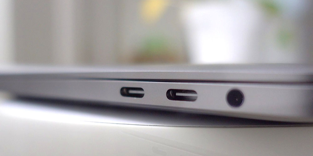 MacBookPro 2016 Four Thunderbolt 3 ports