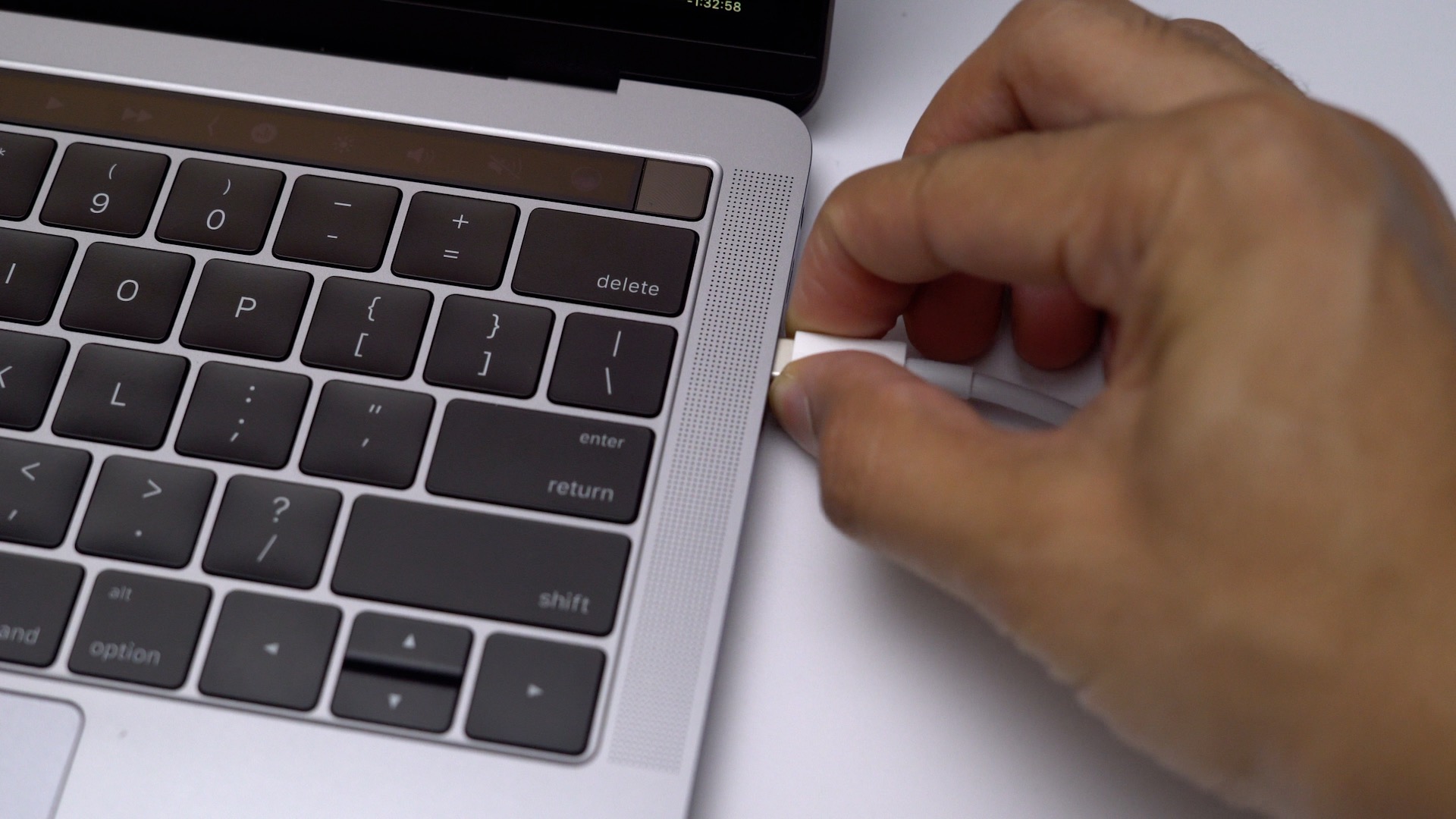 shutdown macbook air keyboard shortcut