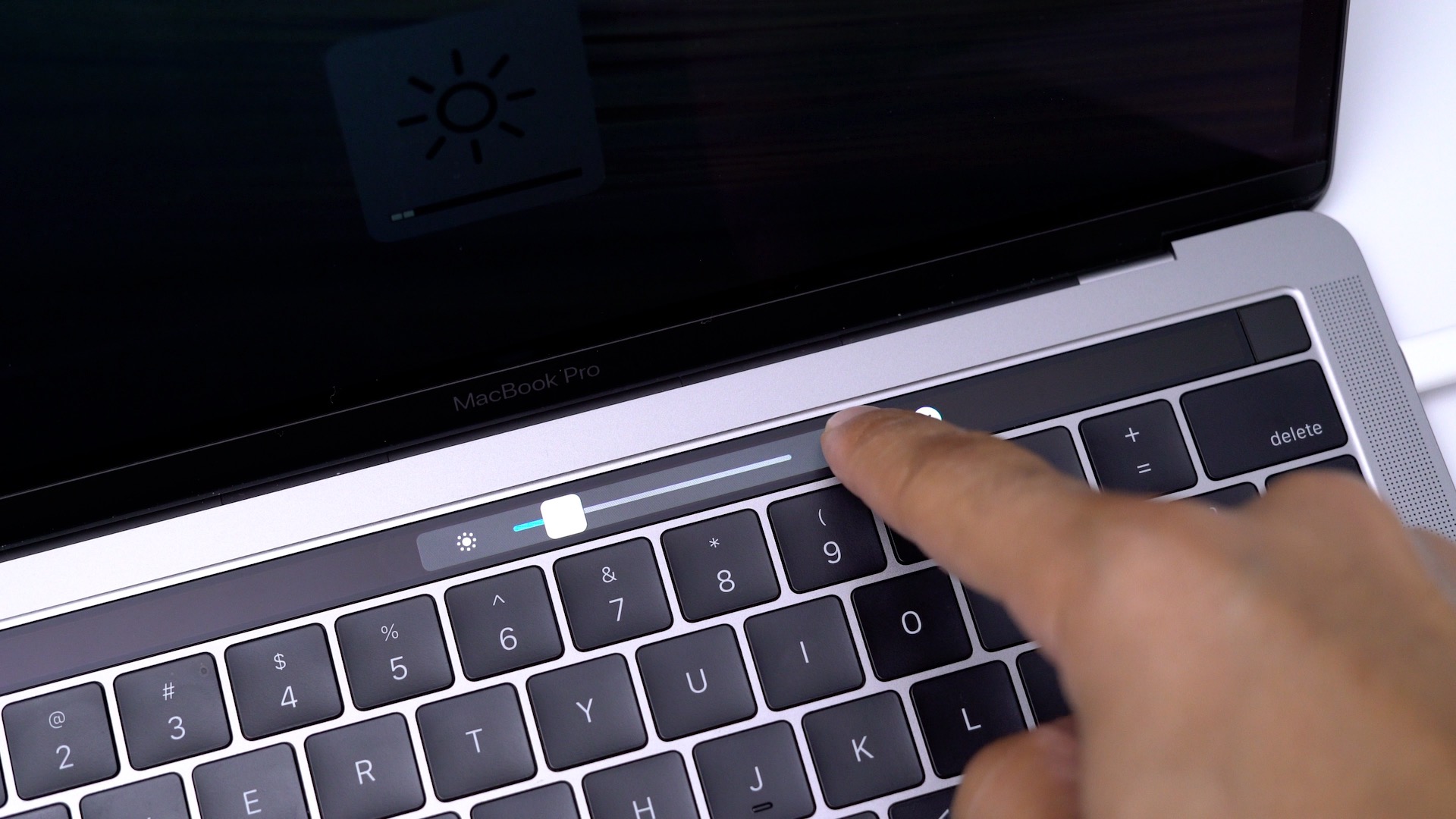 how to turn on macbook pro with touch bar