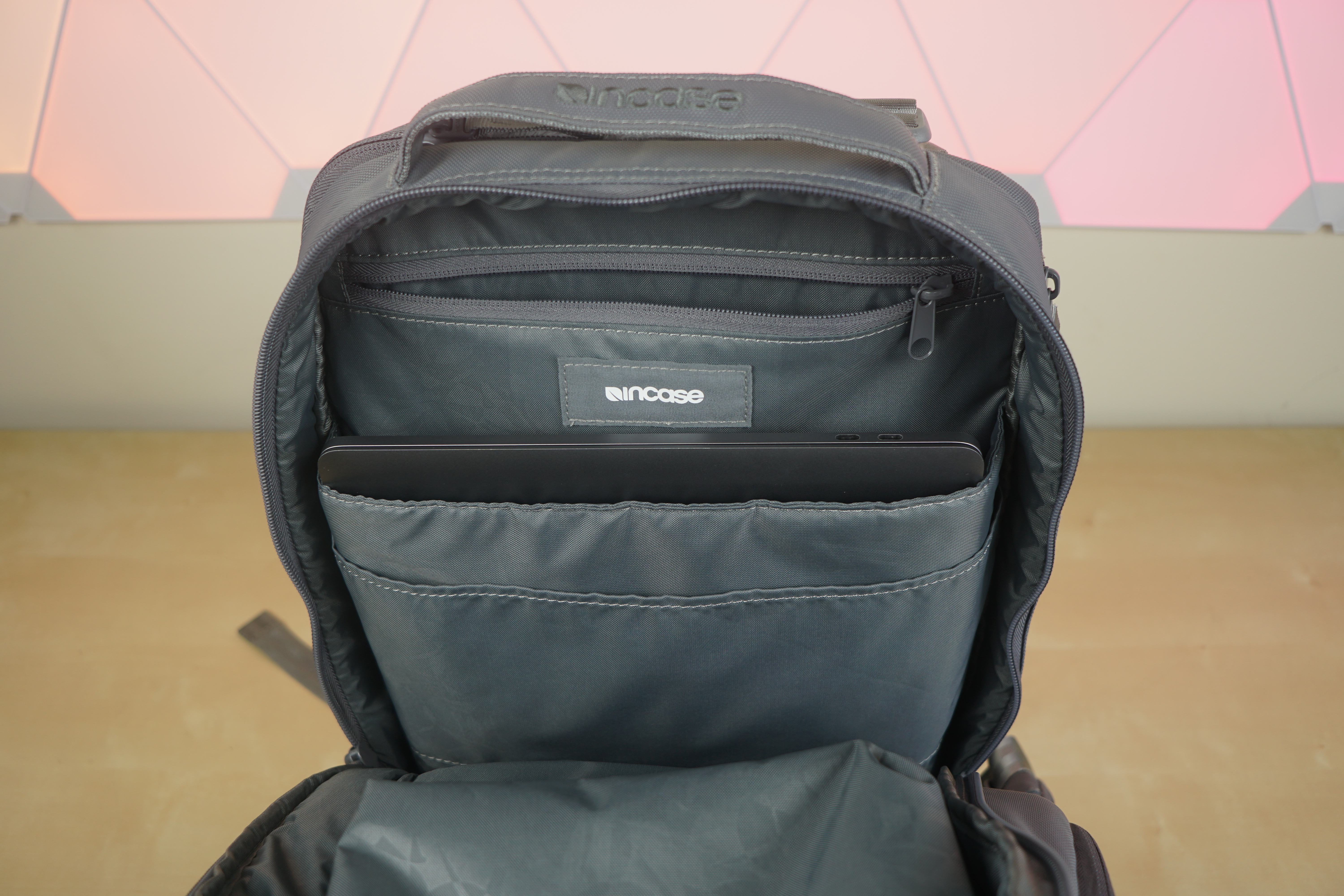 incase designs corp icon backpack