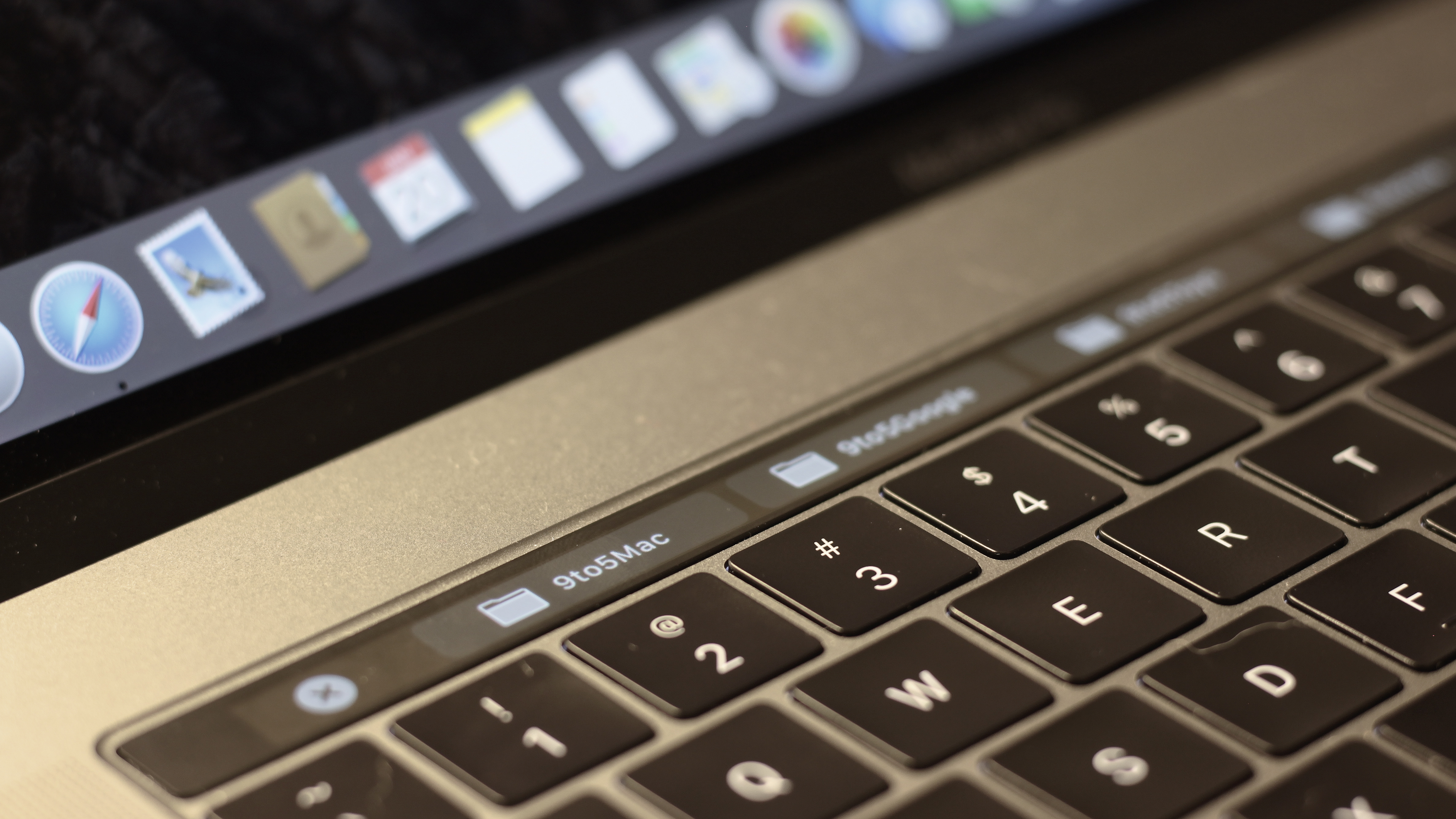 how to clean a macbook pro 2008 keyboard